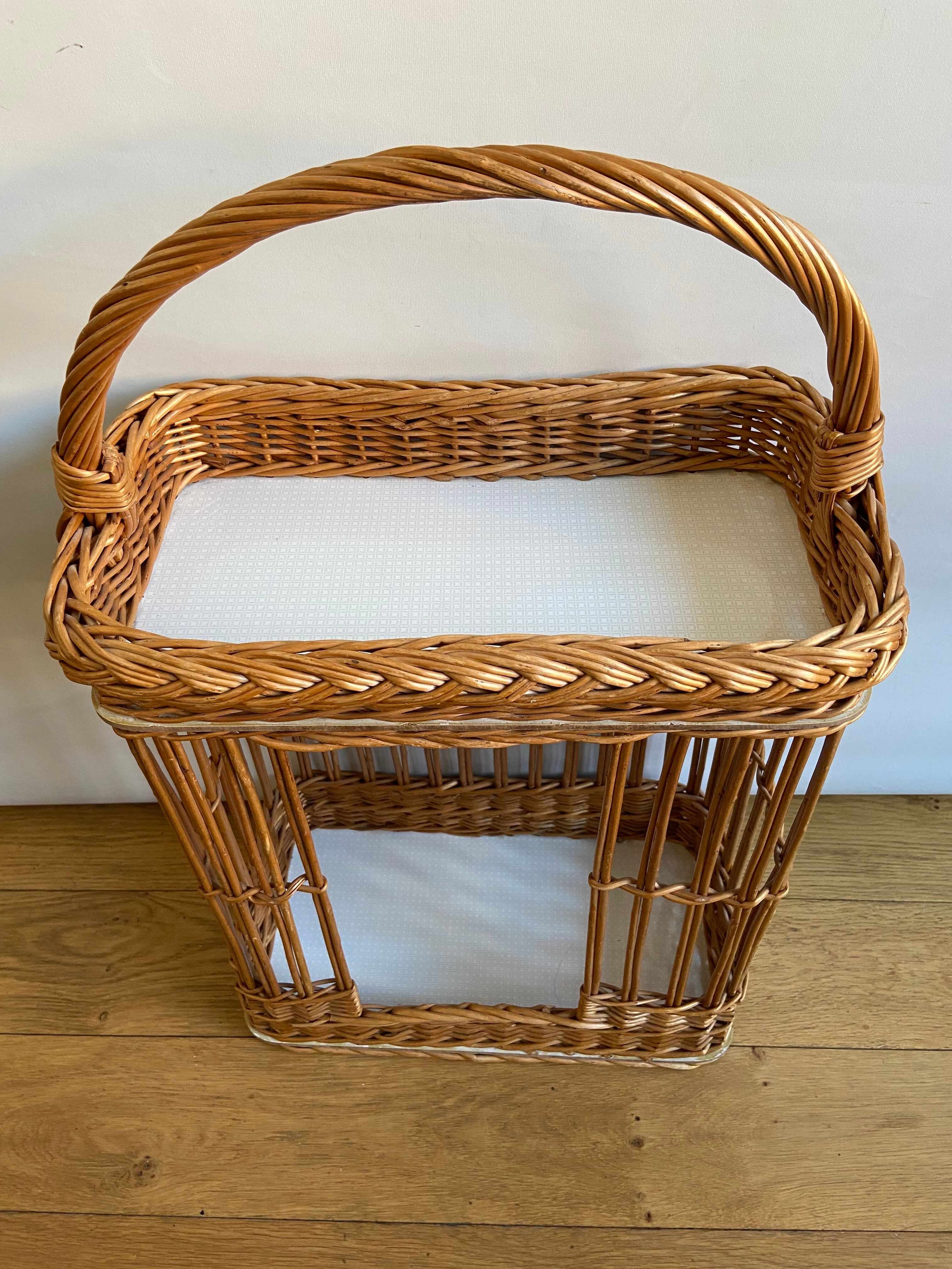 Wicker picnic bar