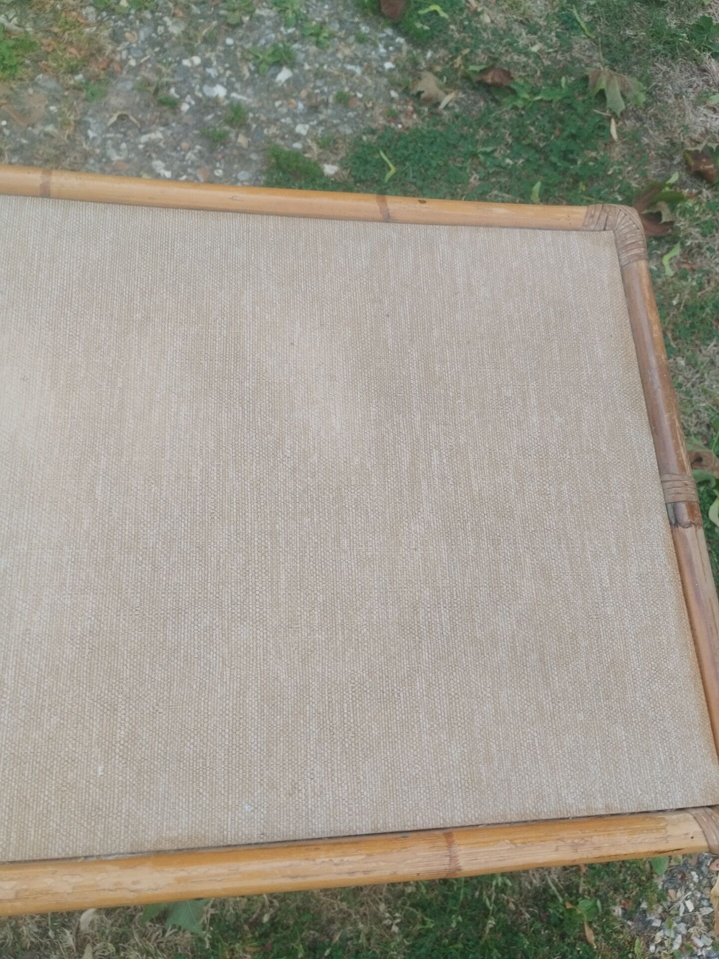 Table basse ancien en rotin vintage