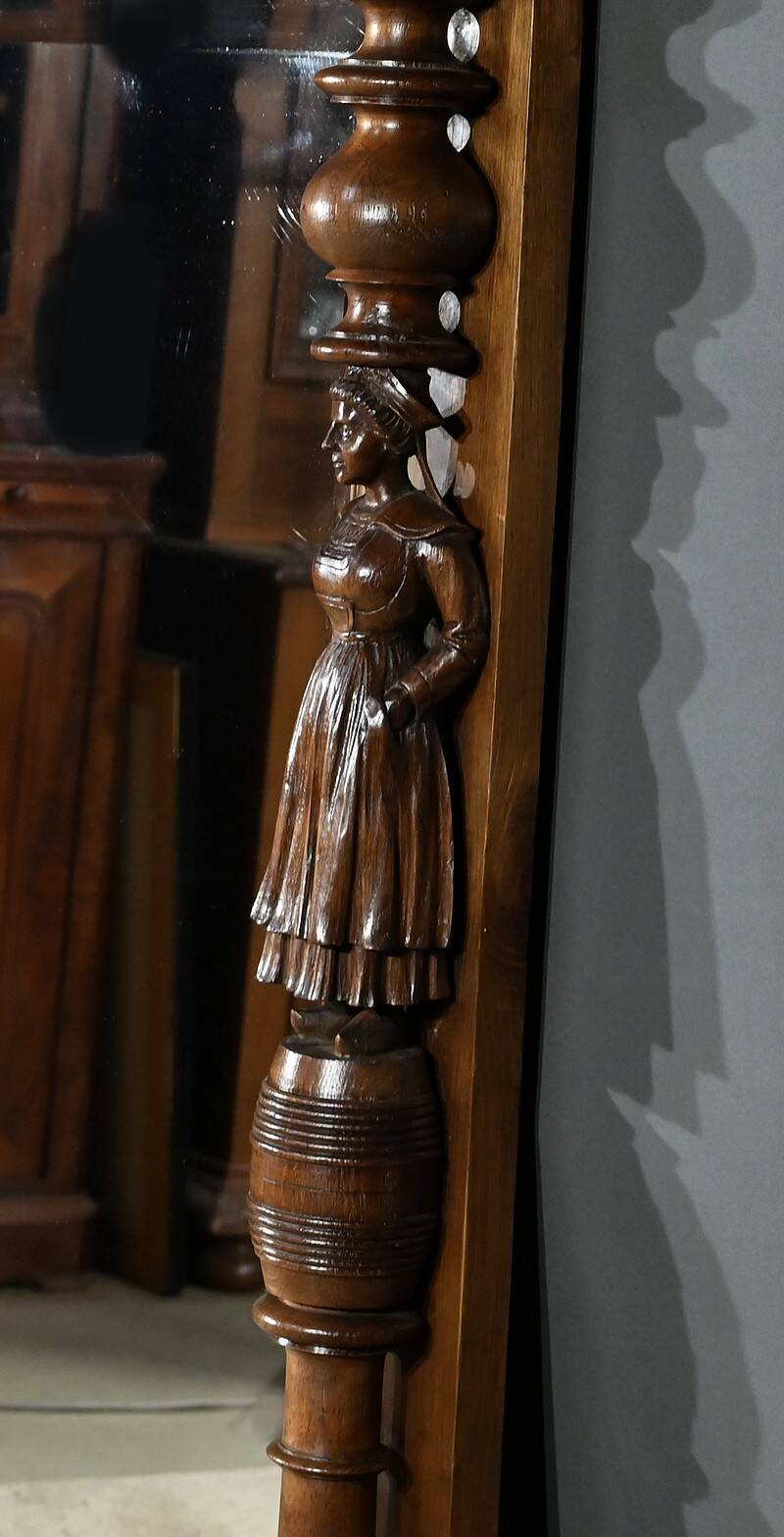 Important Regional Oak Mirror – Early 20th Century