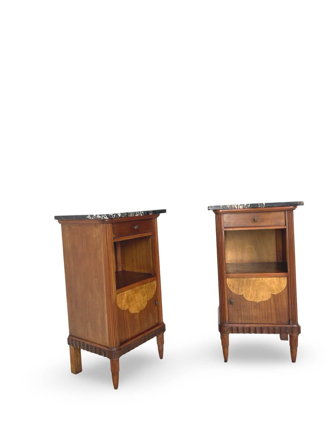Tables de chevet italiennes en placage d'acajou avec de splendides