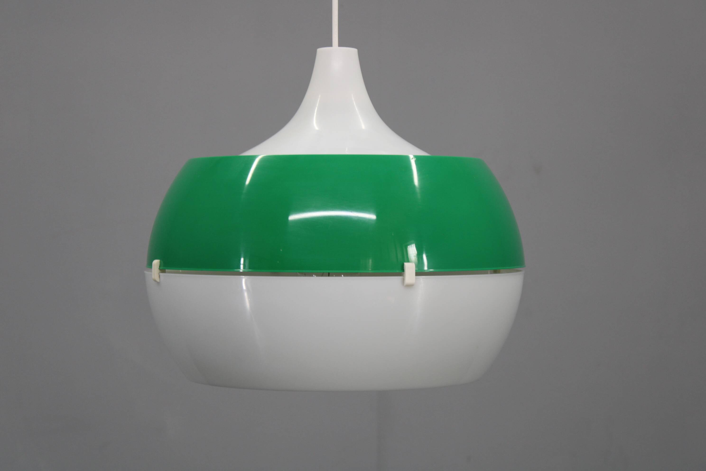 Vintage Italian green and white plastic pendant light, 1970s — Space Age modern