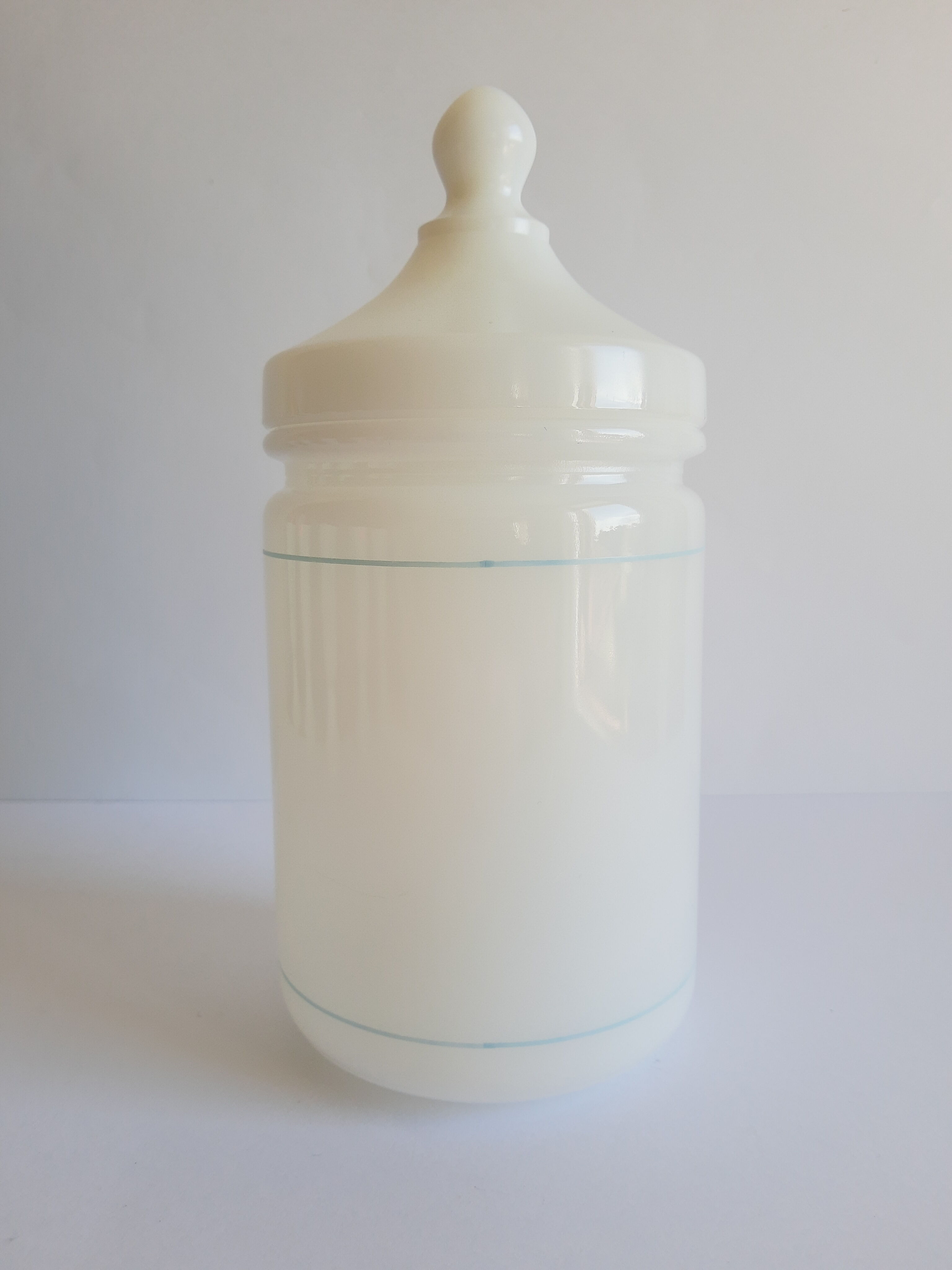Old cotton bathroom pot in vintage opal year 1970