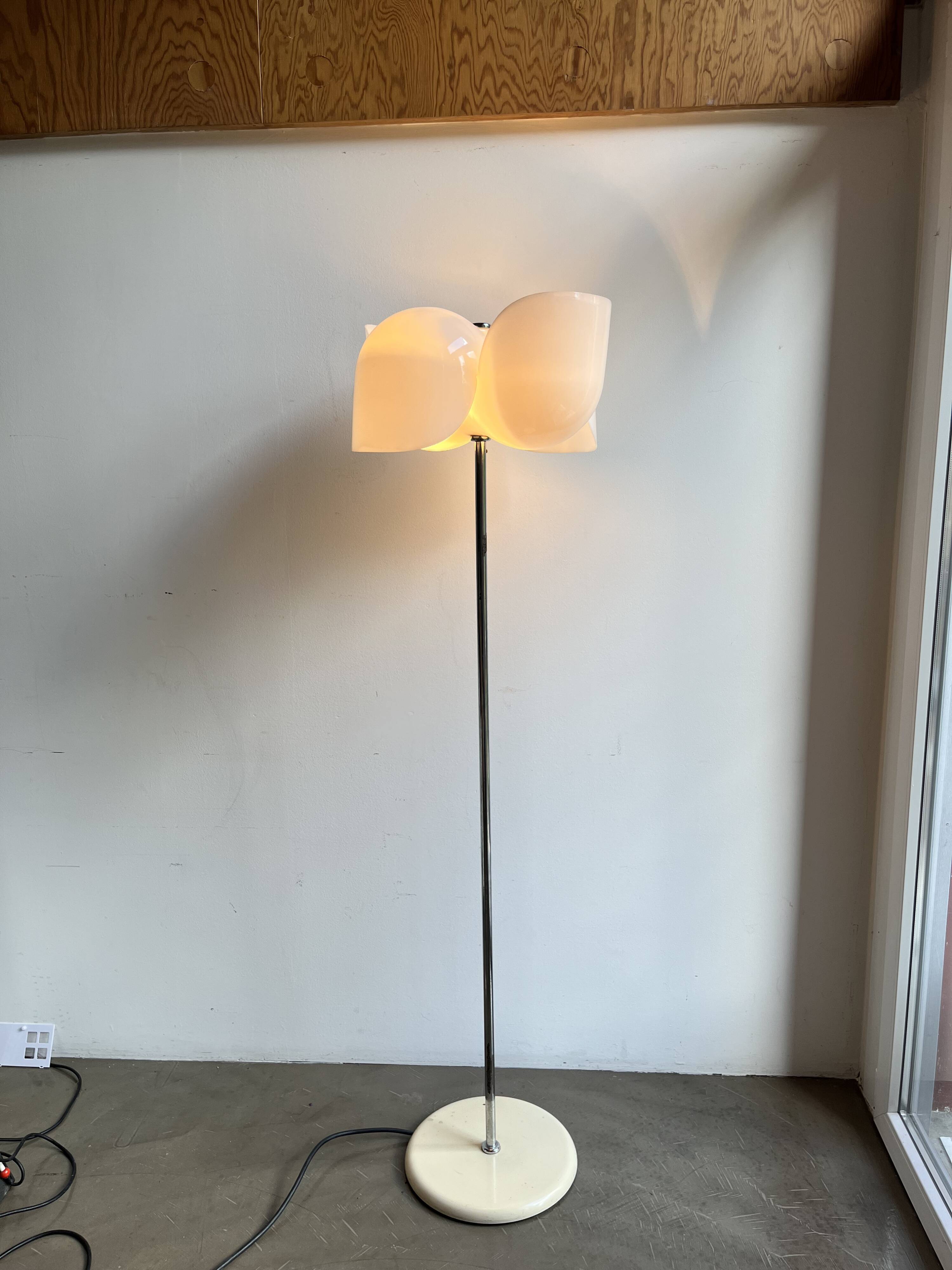 Dafne Floor Lamp in Plexiglass, Olaf von Bohr for Artemide, 1972, Italy