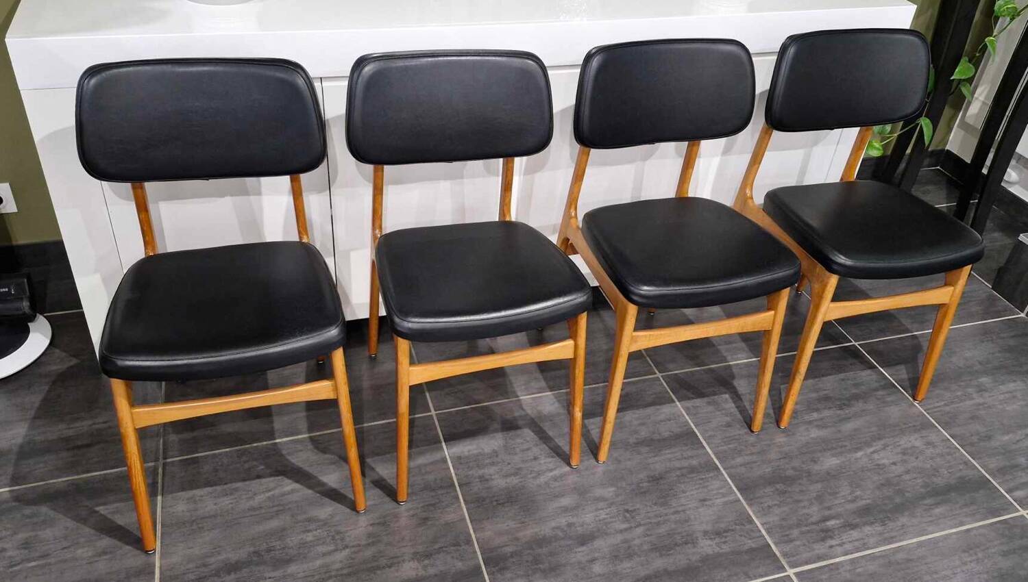 Series of 4 Scandinavian chairs, 1970s