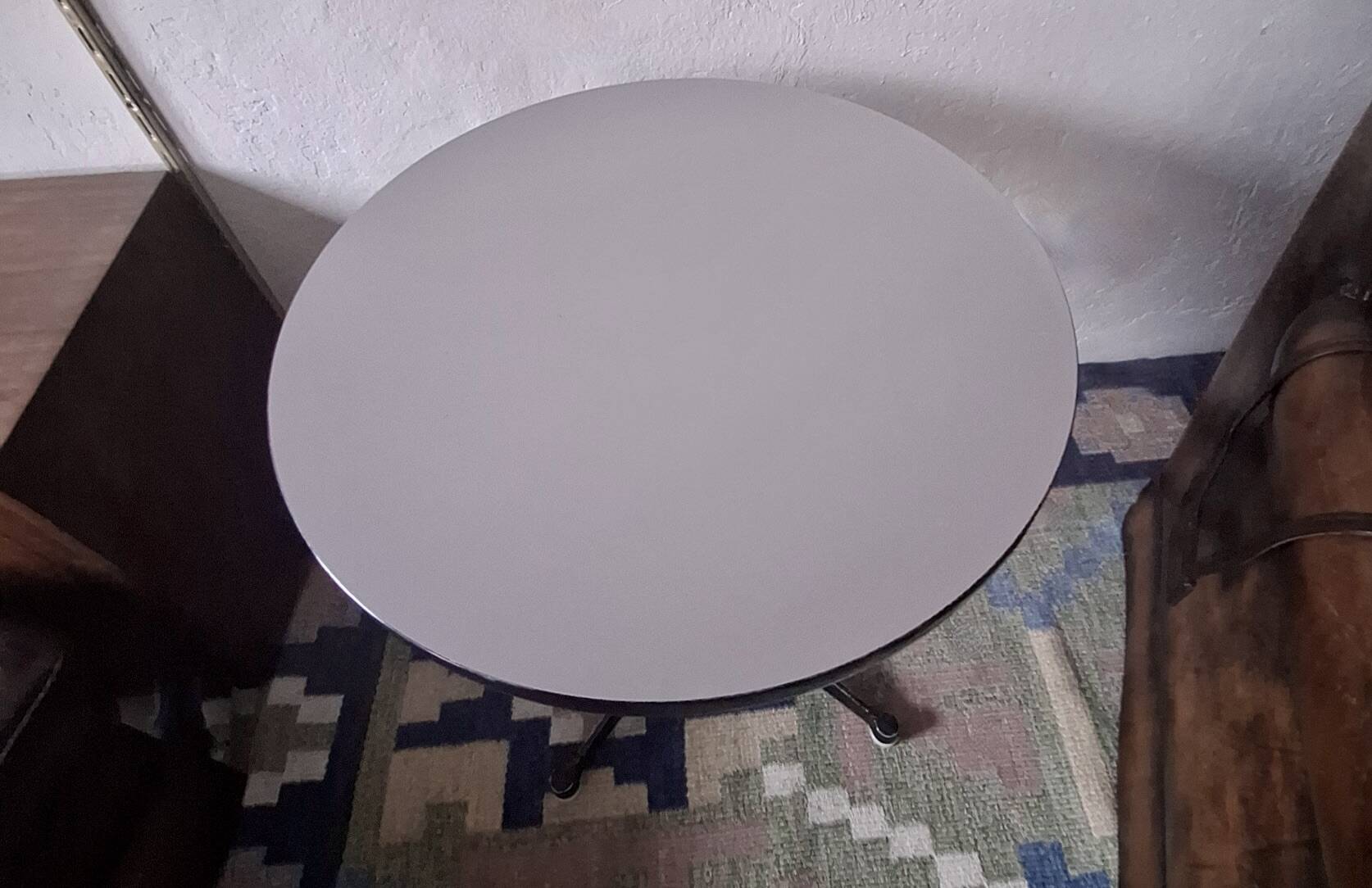Table bistro / table d'appoint circulaire Eames Vitra Miller avec base contract, années 1960