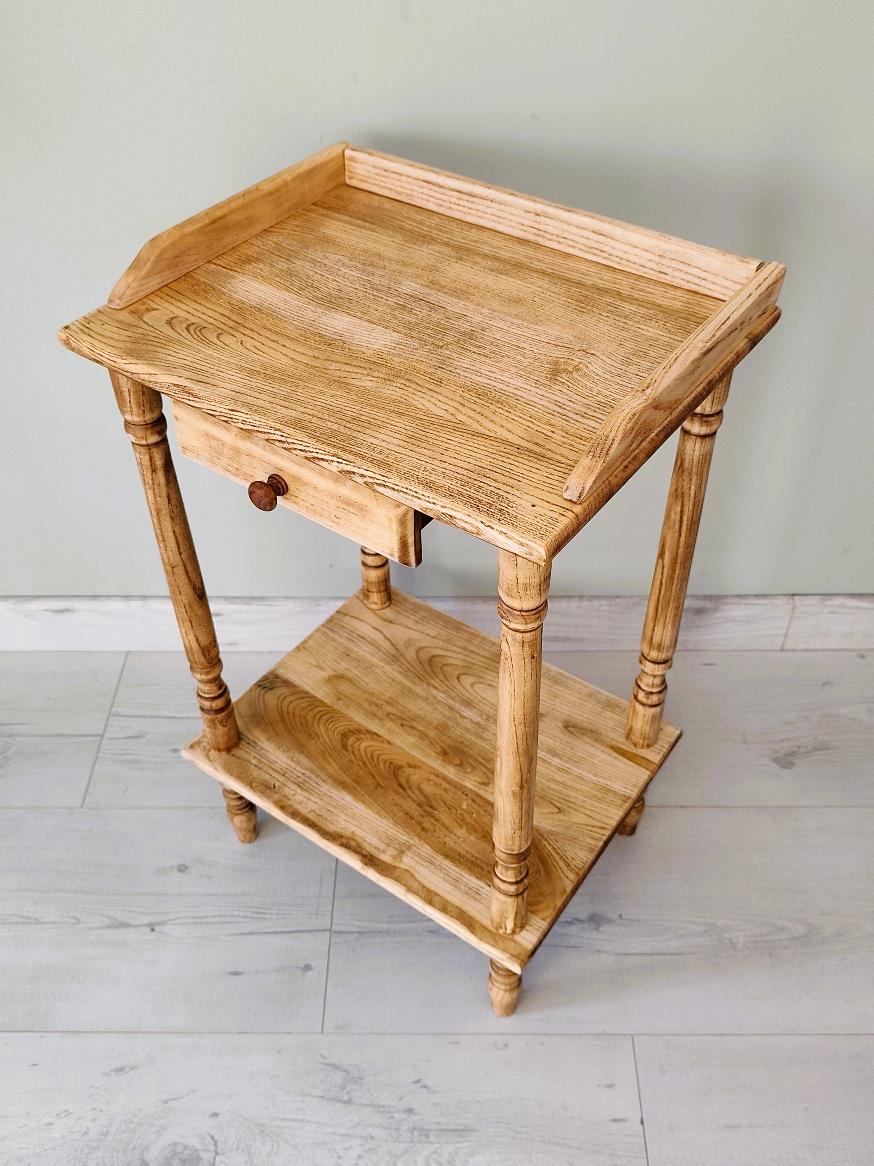 Small accent piece in solid wood