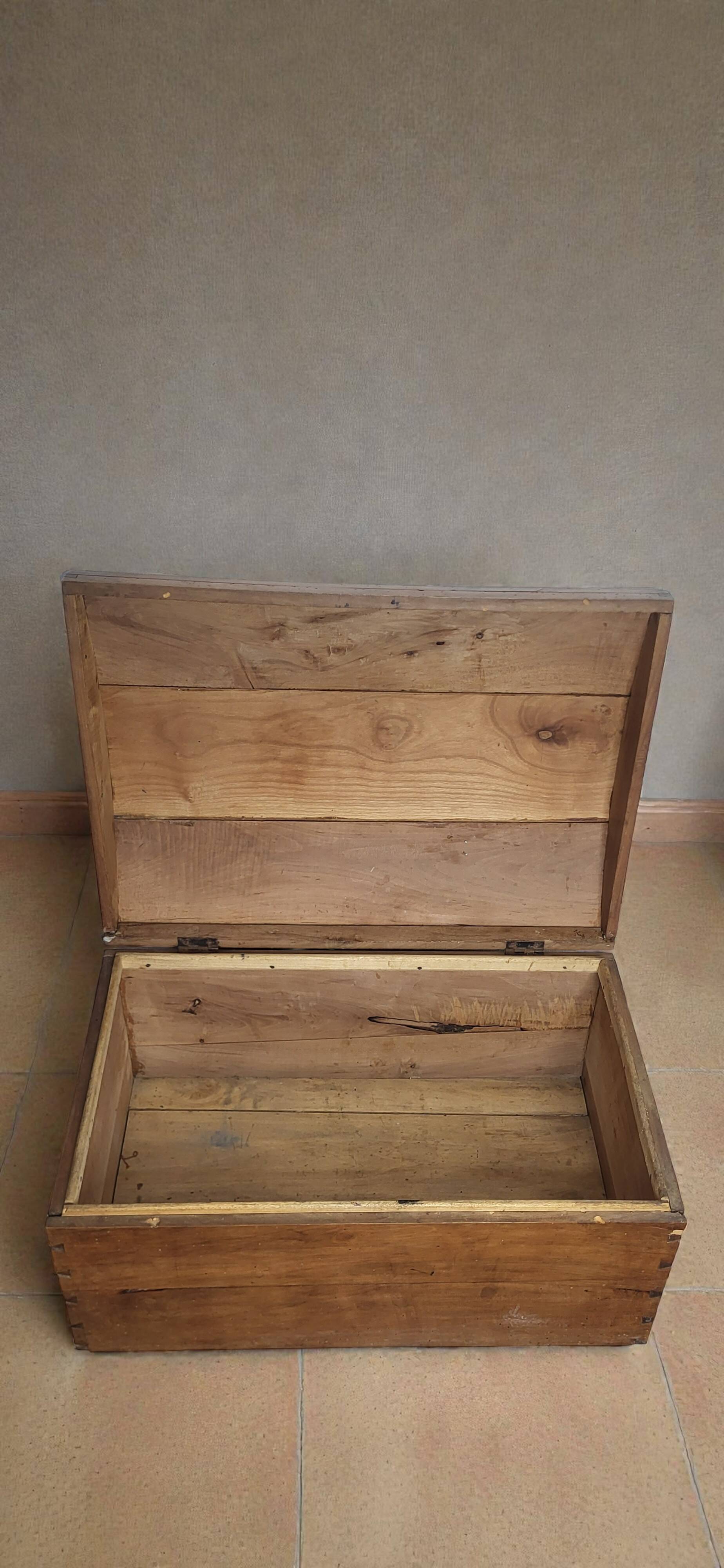 Wooden storage chest/trunk