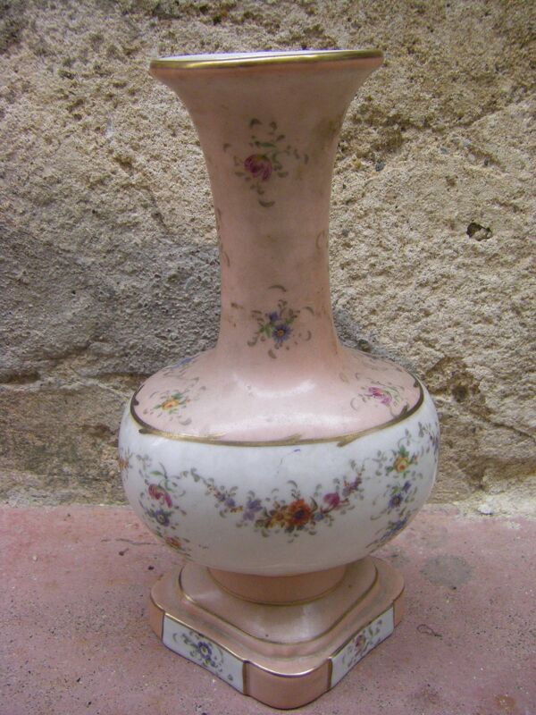 Vase en porcelaine de couleuvre