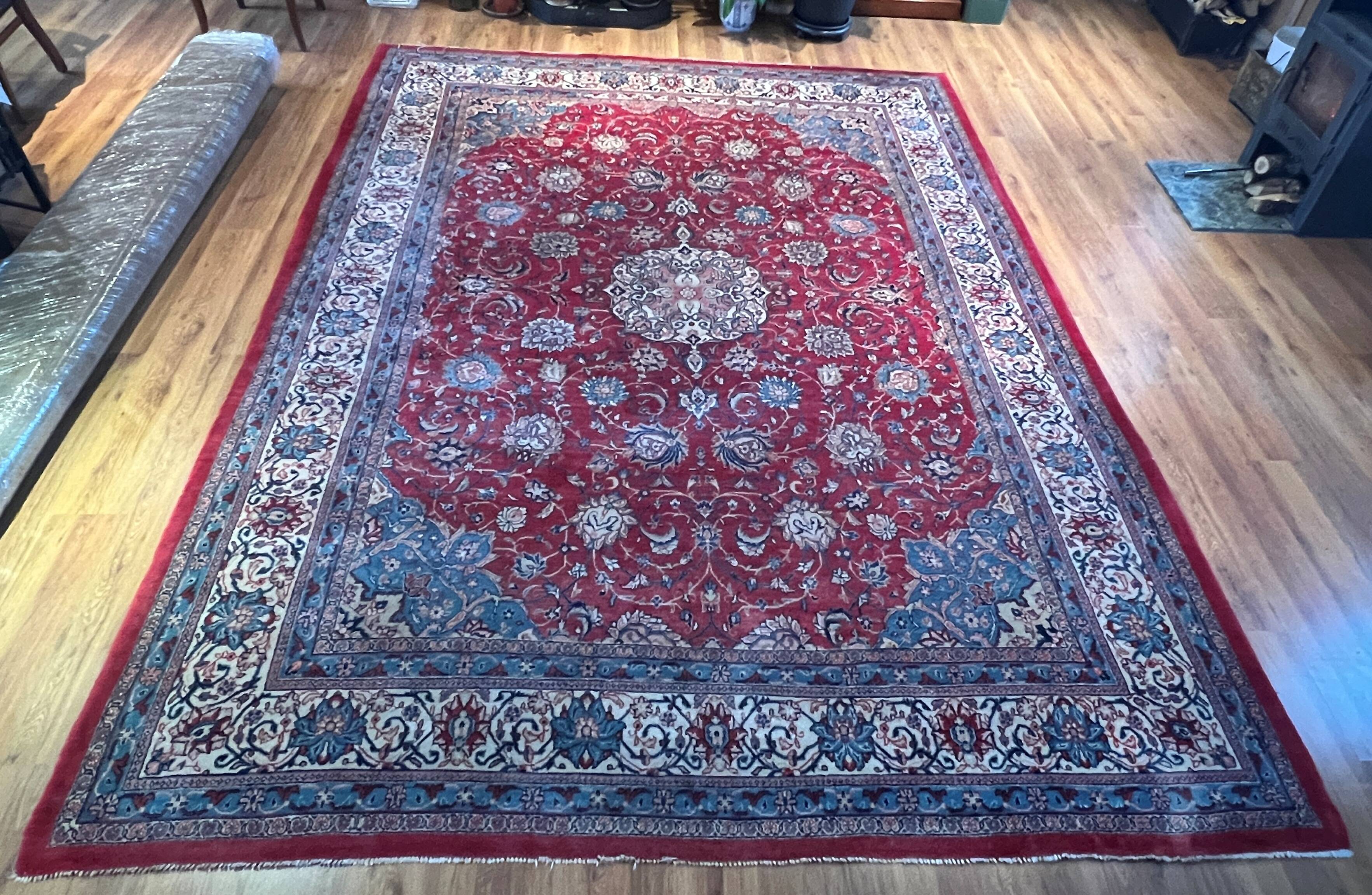 Sarouk Mahal. Grand Persian carpet made of 100% wool, 373x282 cm.