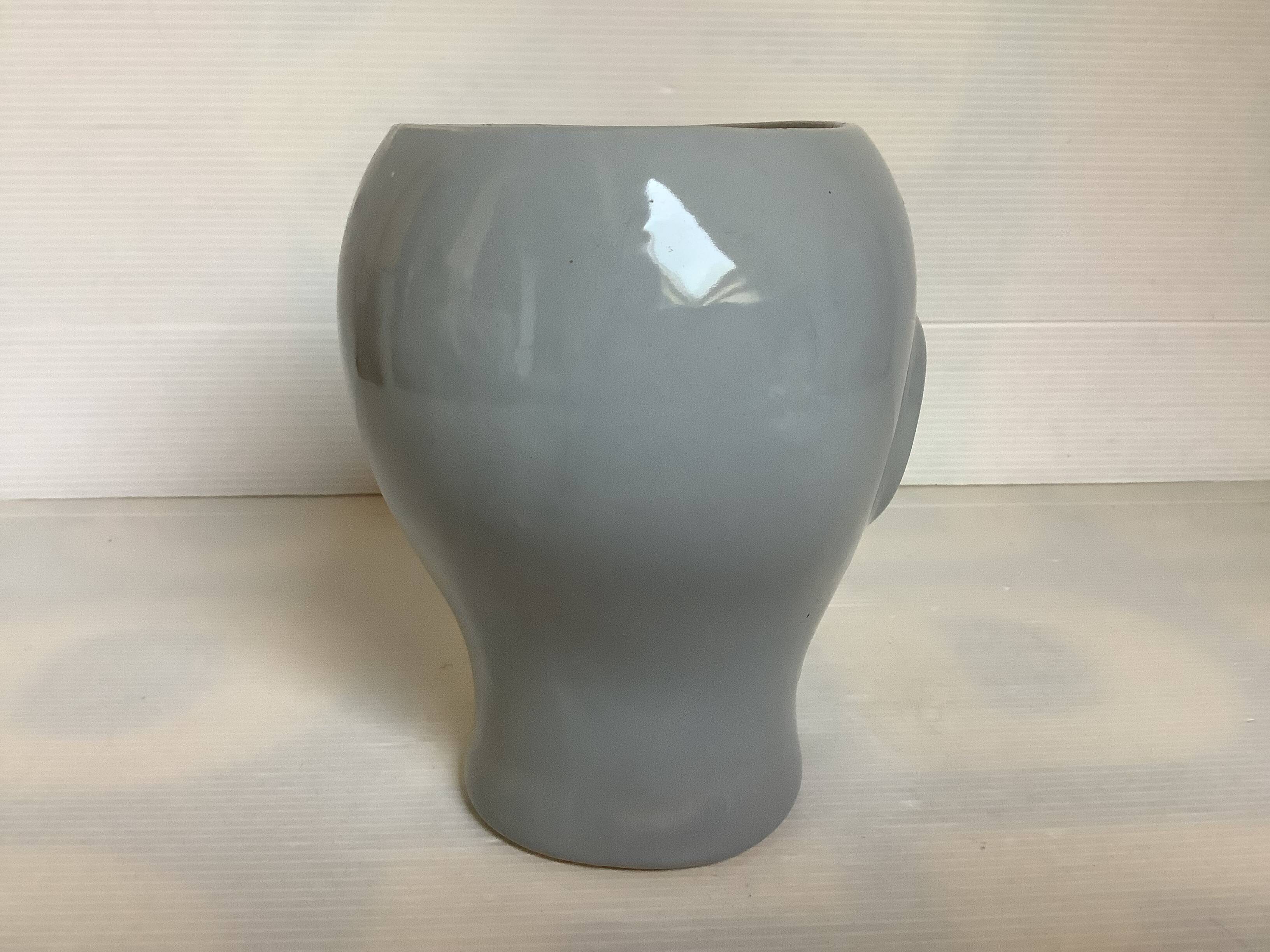 Grey head pot cover