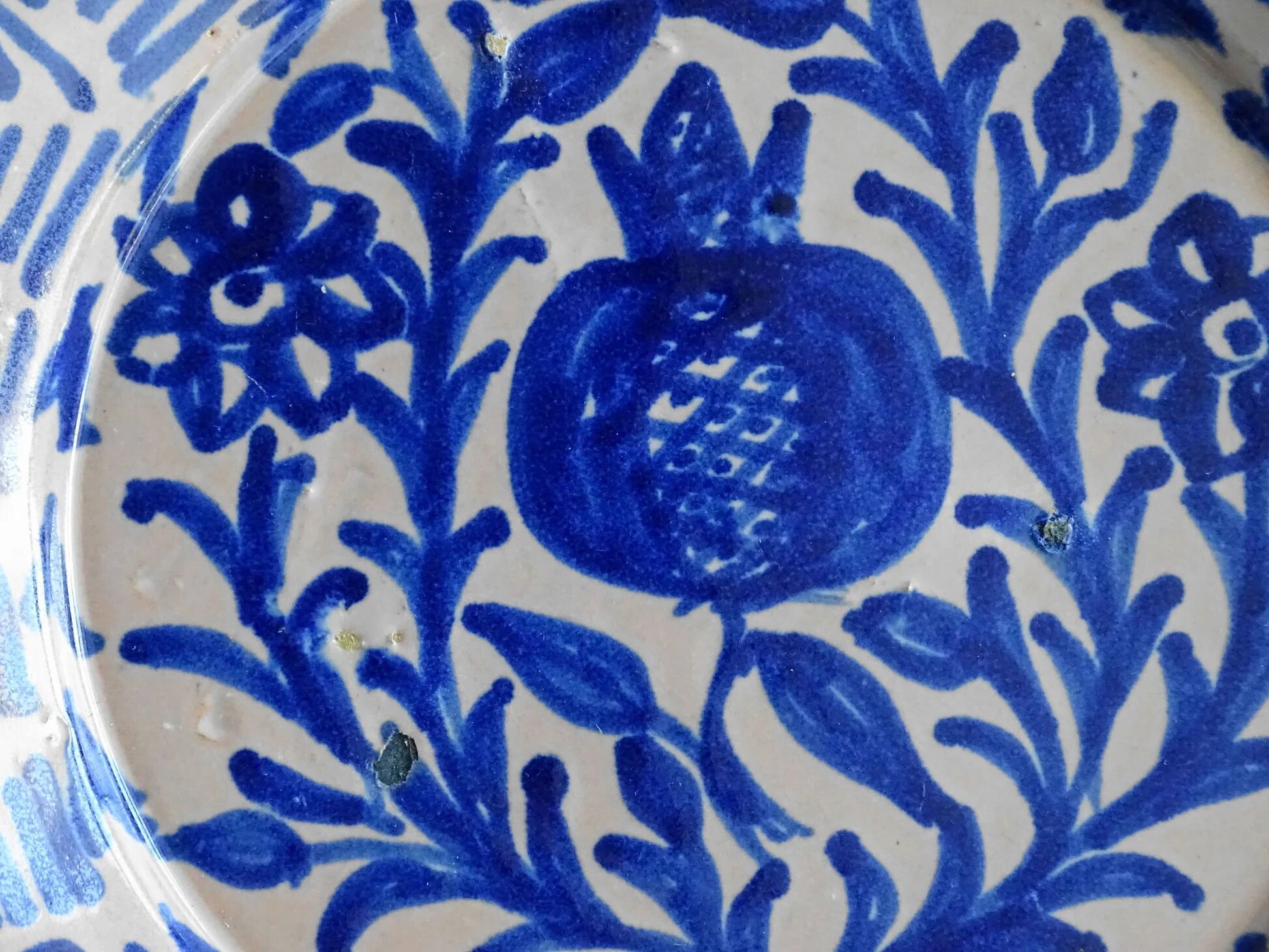 Assiette Fajalauza bleue espagnole ancienne à motif de grenade
