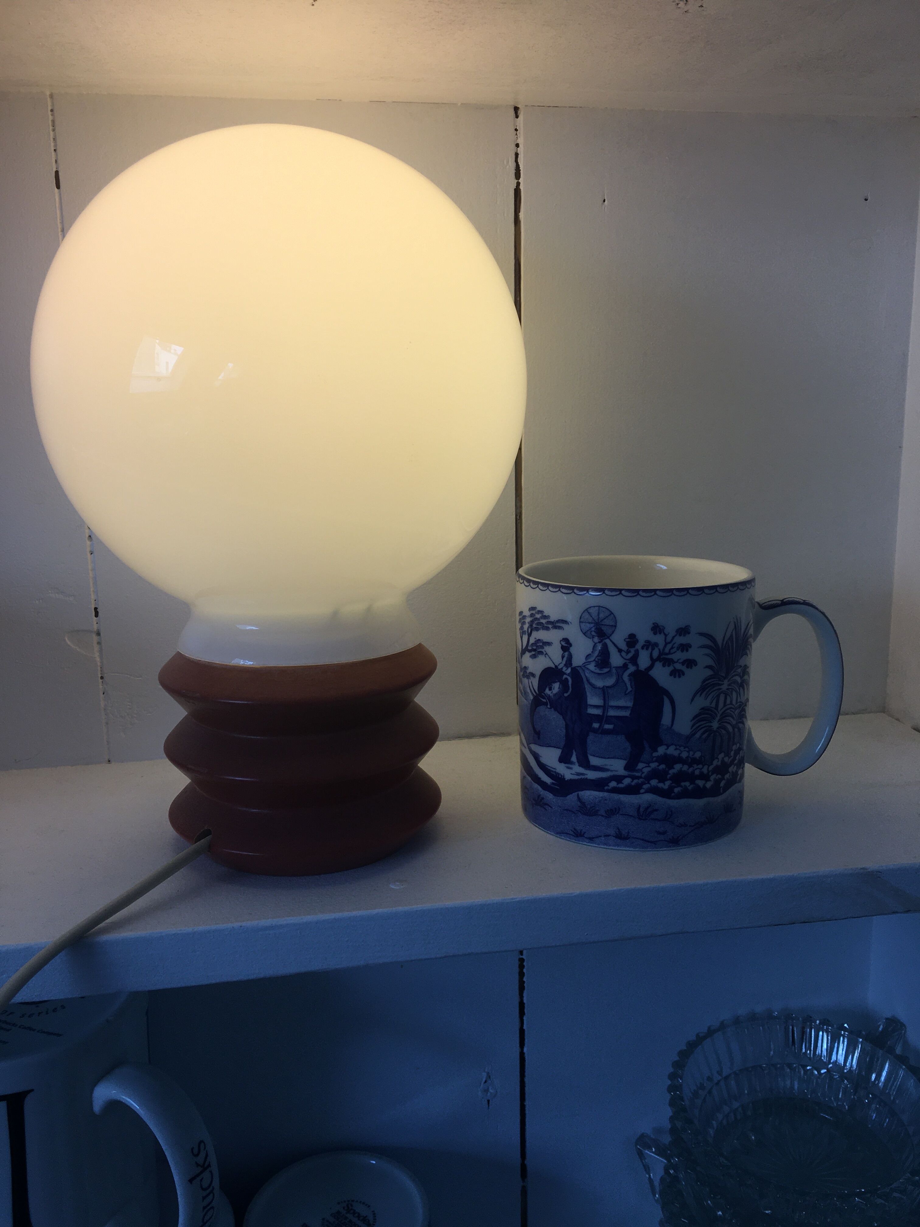 Lamp ball support wood