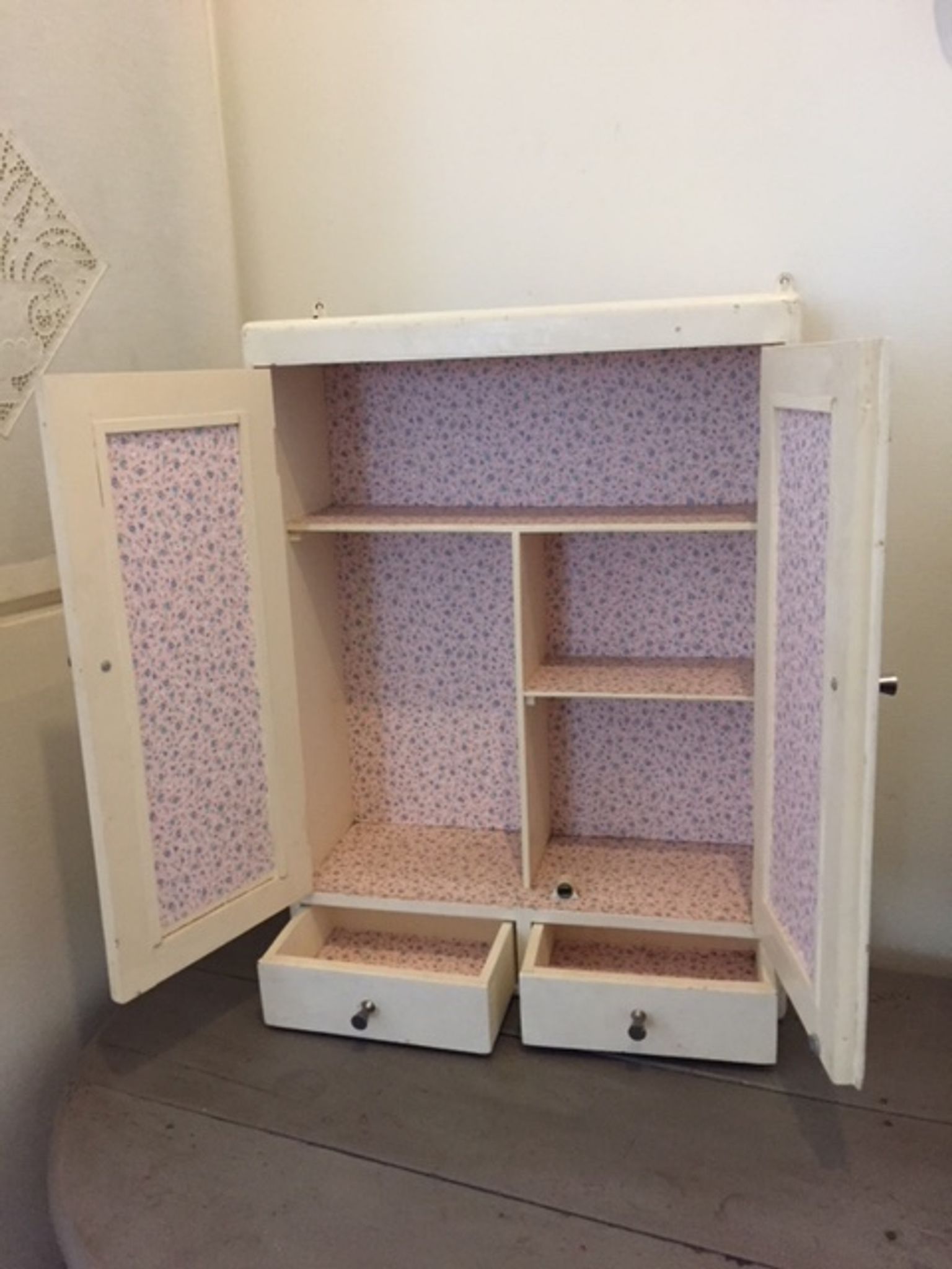 Armoire de pharmacie des années 60