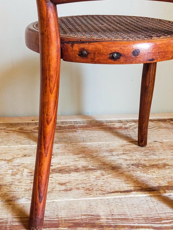 Chaise enfant en bois rond courbé cannée ancienne