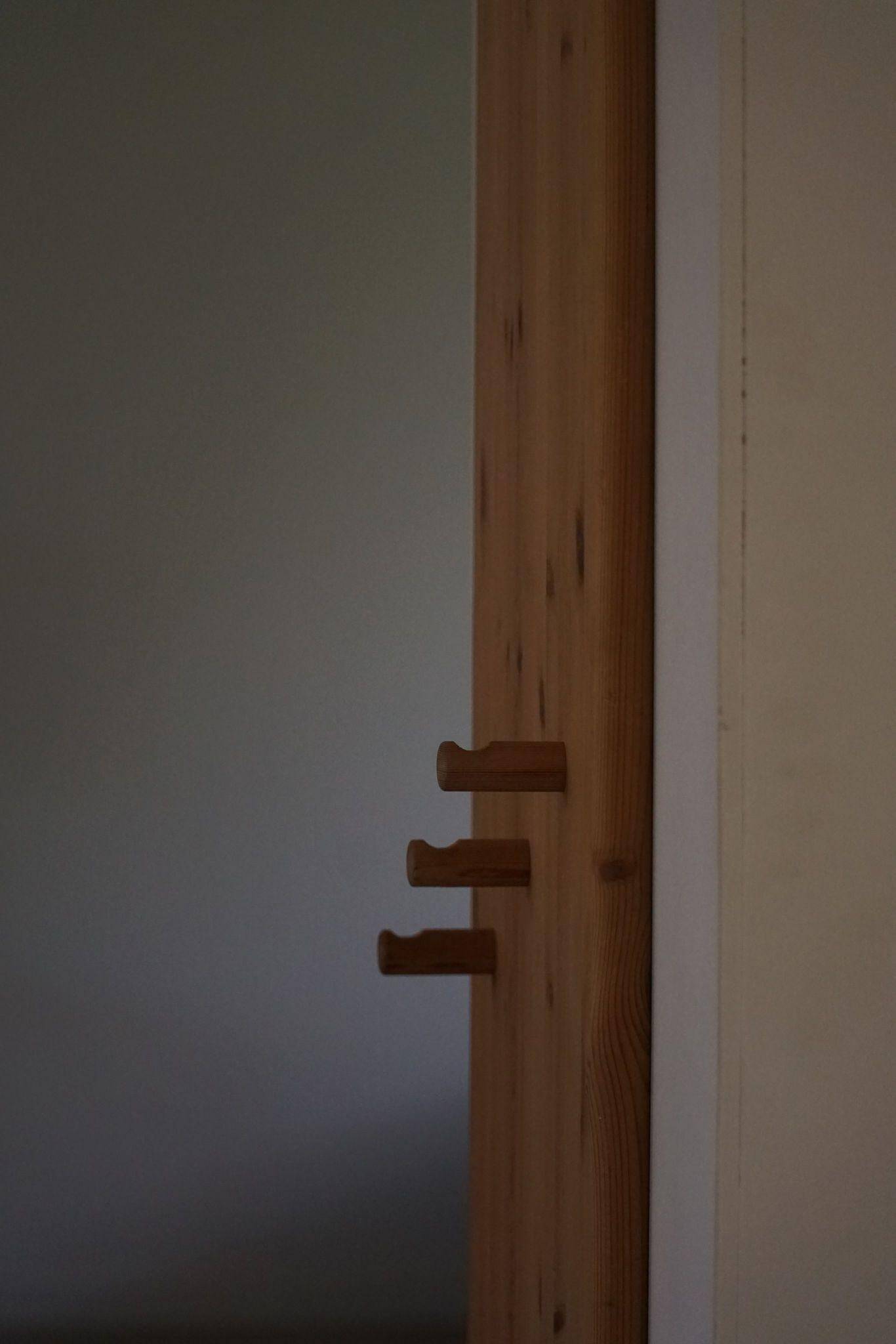 Sculptural wall-mounted coat rack in solid pine, Danish modern, 1980s.