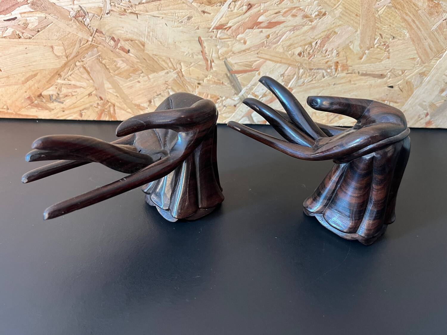 Paire de mains sculptées esprit Ida Bagus