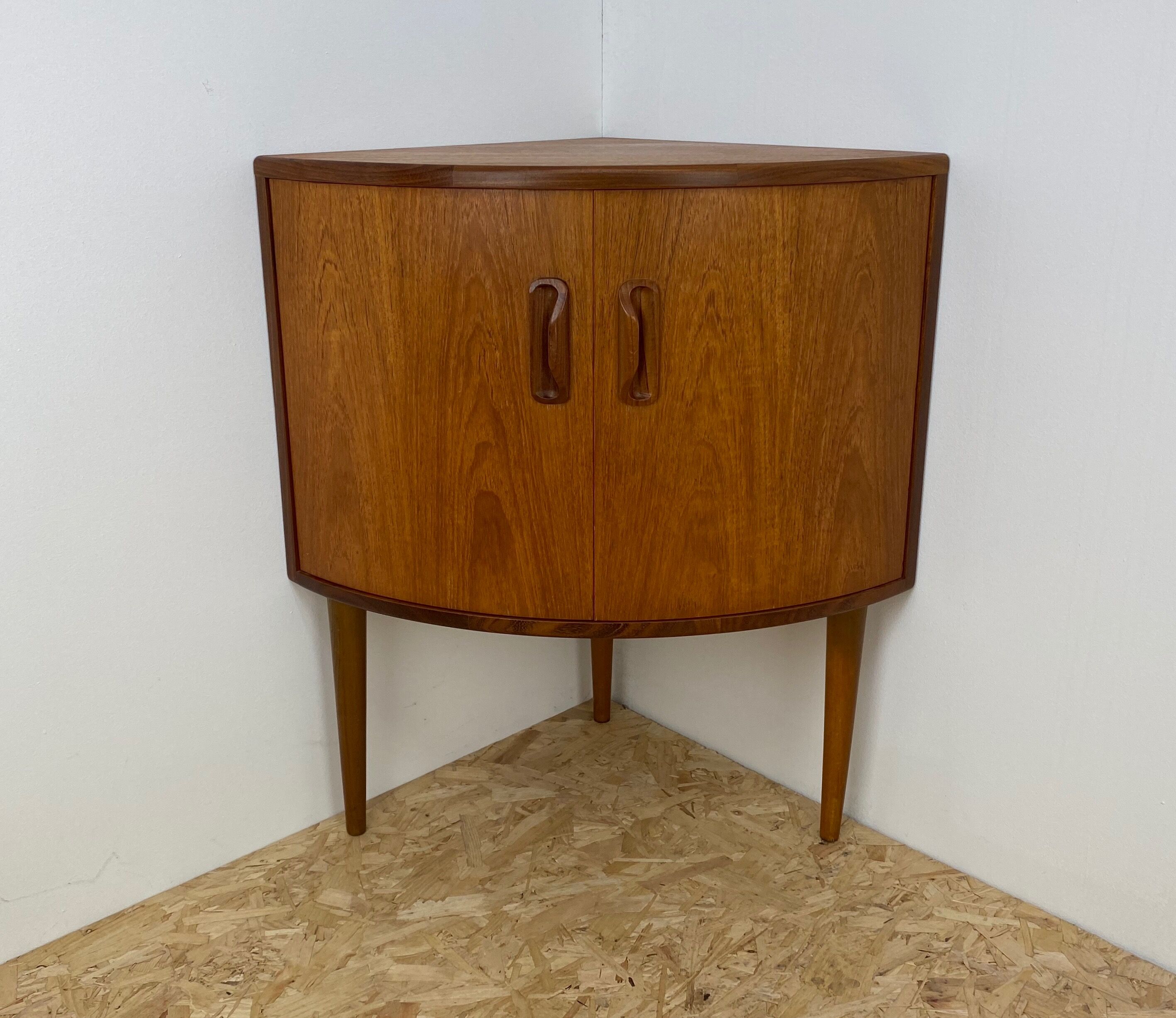 Corner sideboard by par V.b Wilkins for Gplan