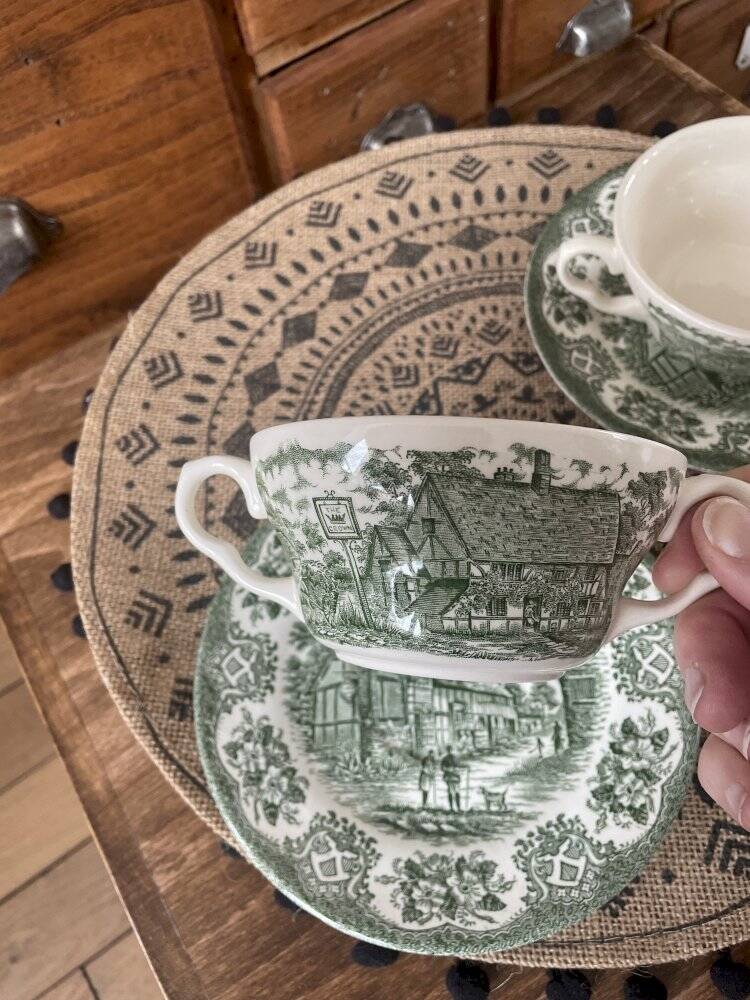 Ensemble de 2 bols à bouillon et soucoupes verts ironstone England