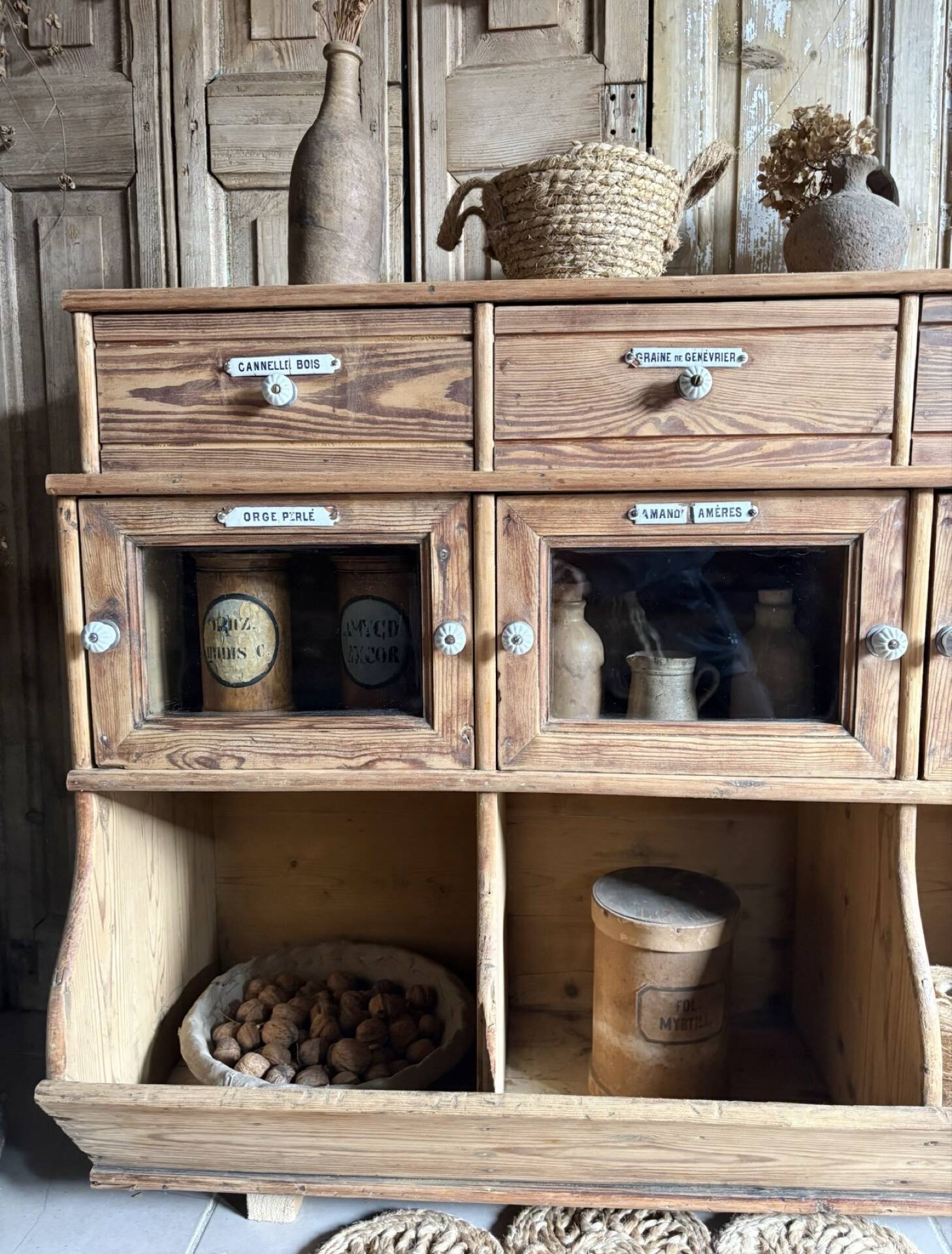 Ancien Meuble Grainetier D’épicerie – Tiroirs, Vitrines & Plaques Émai