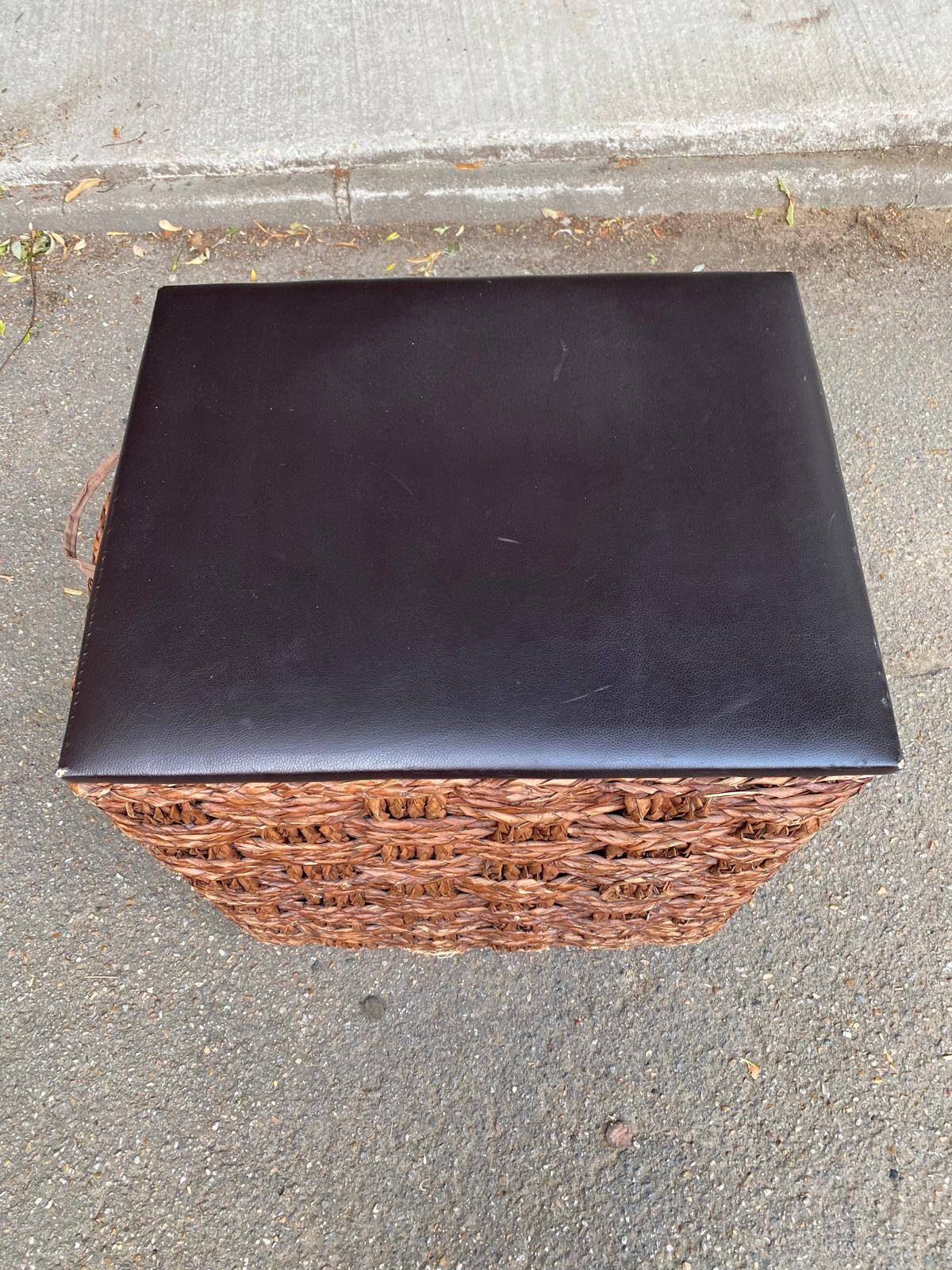 2 Scandinavian poufs in woven brown water hyacinth and leather