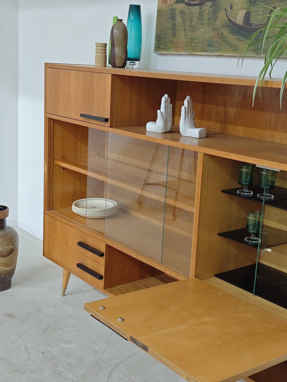 Buffet Vaisselier en bois blond Libena , ex Tchécoslovaquie 1970