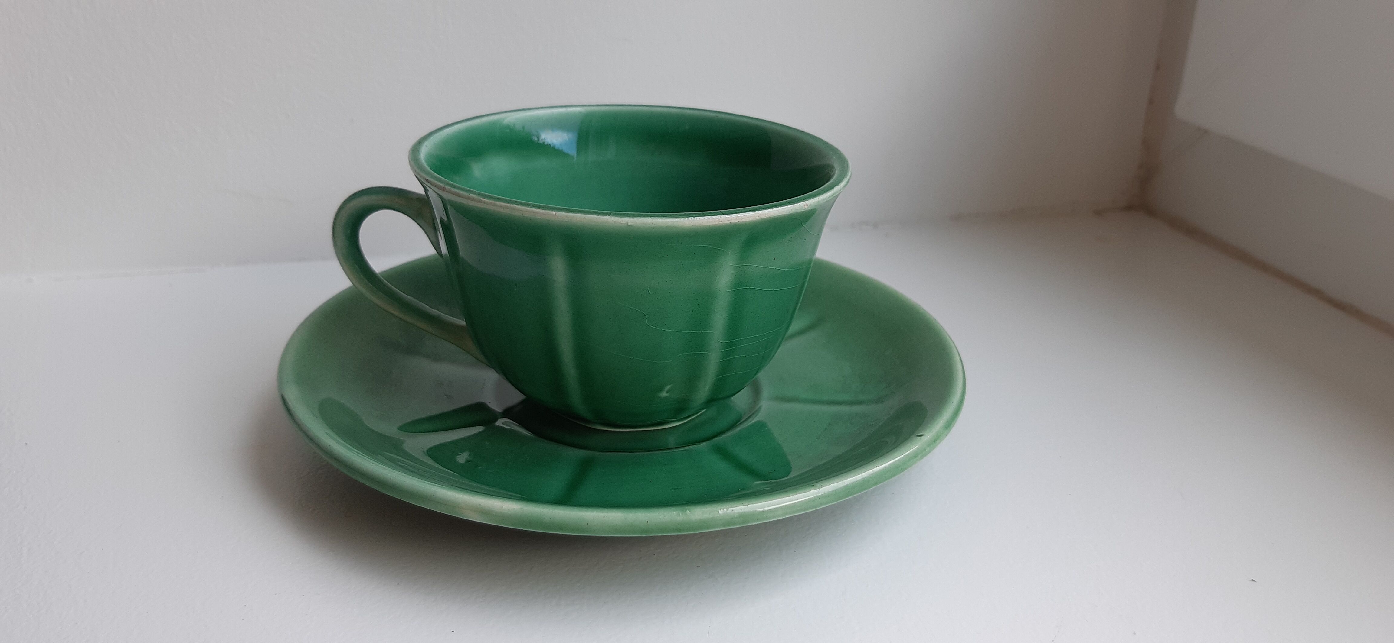 Set of 6 cups and subcups in green slurry 40-50 years