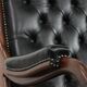Fauteuil chesterfield en cuir de vachette noir classique et confortable