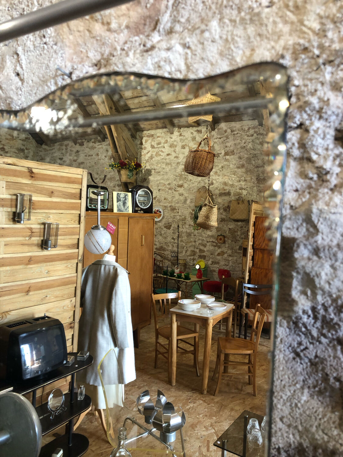 Wall-mounted cloakroom coat racks