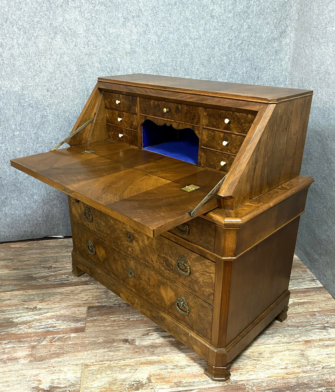 Commode scriban era Louis Philippe in walnut bramble around 1830