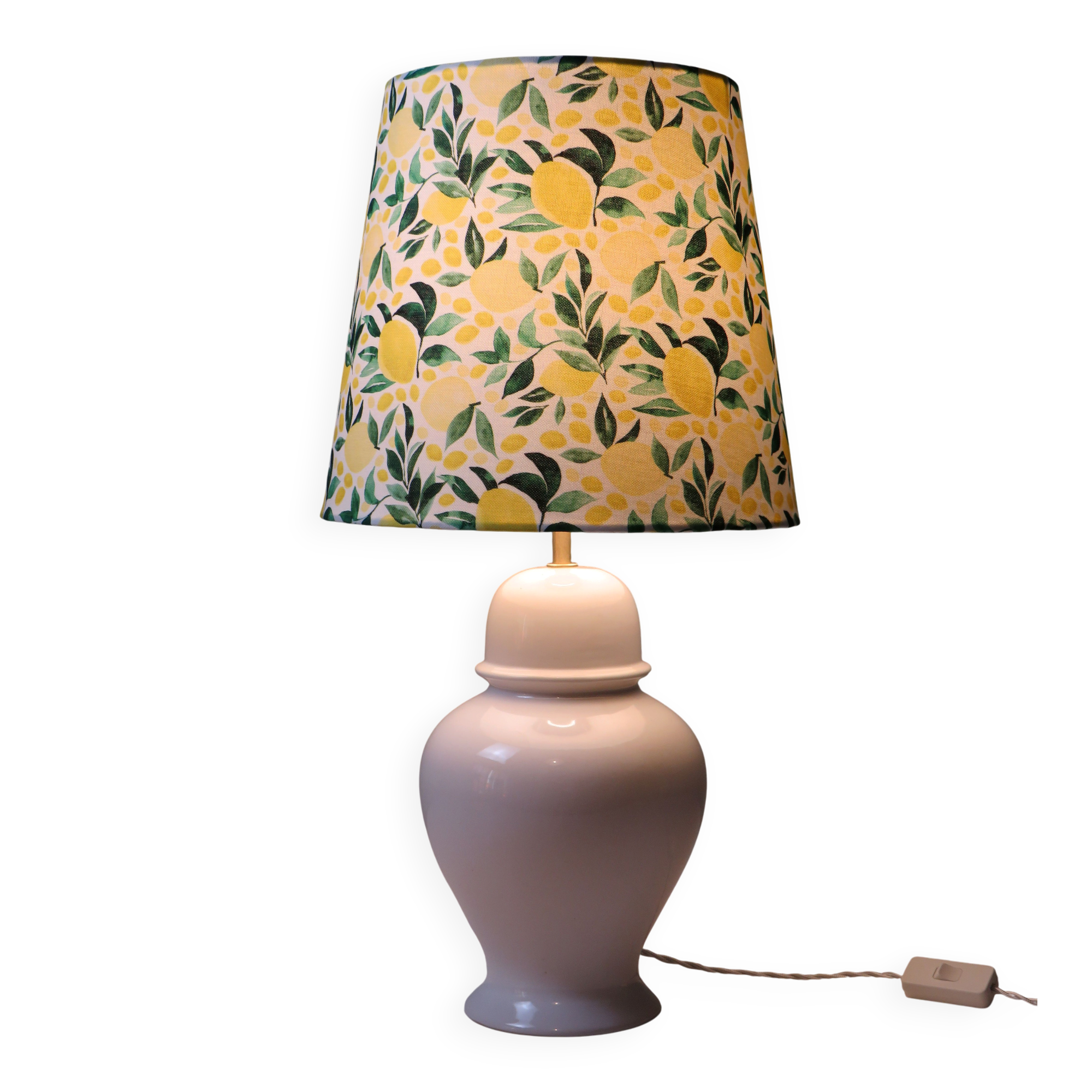 Lampe vintage en céramique blanche avec abat-jour citron, sur mesure