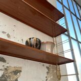 String-type wall shelf