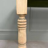 Table aux pieds tournés