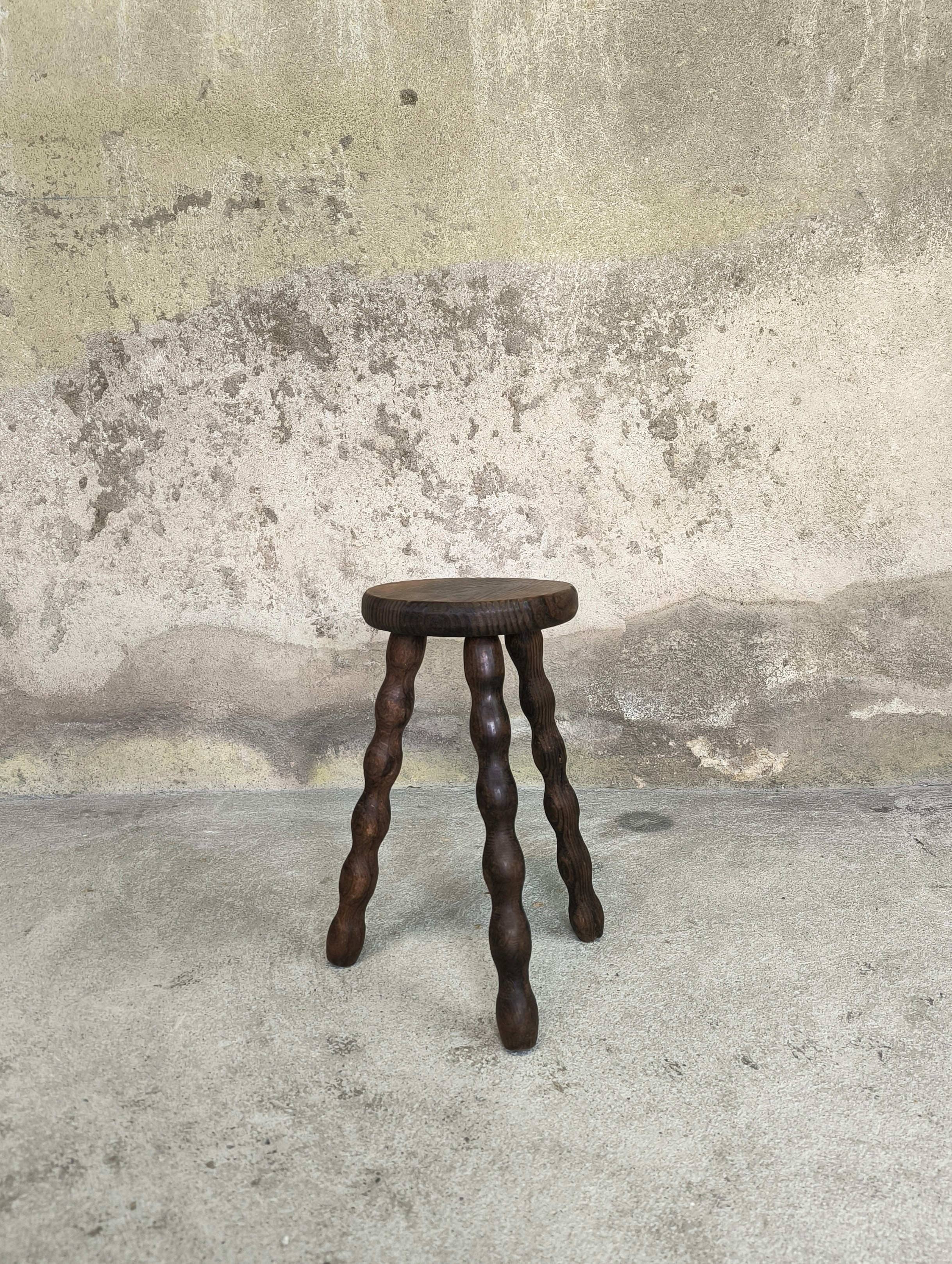 Tabouret vintage tripode pieds perlés