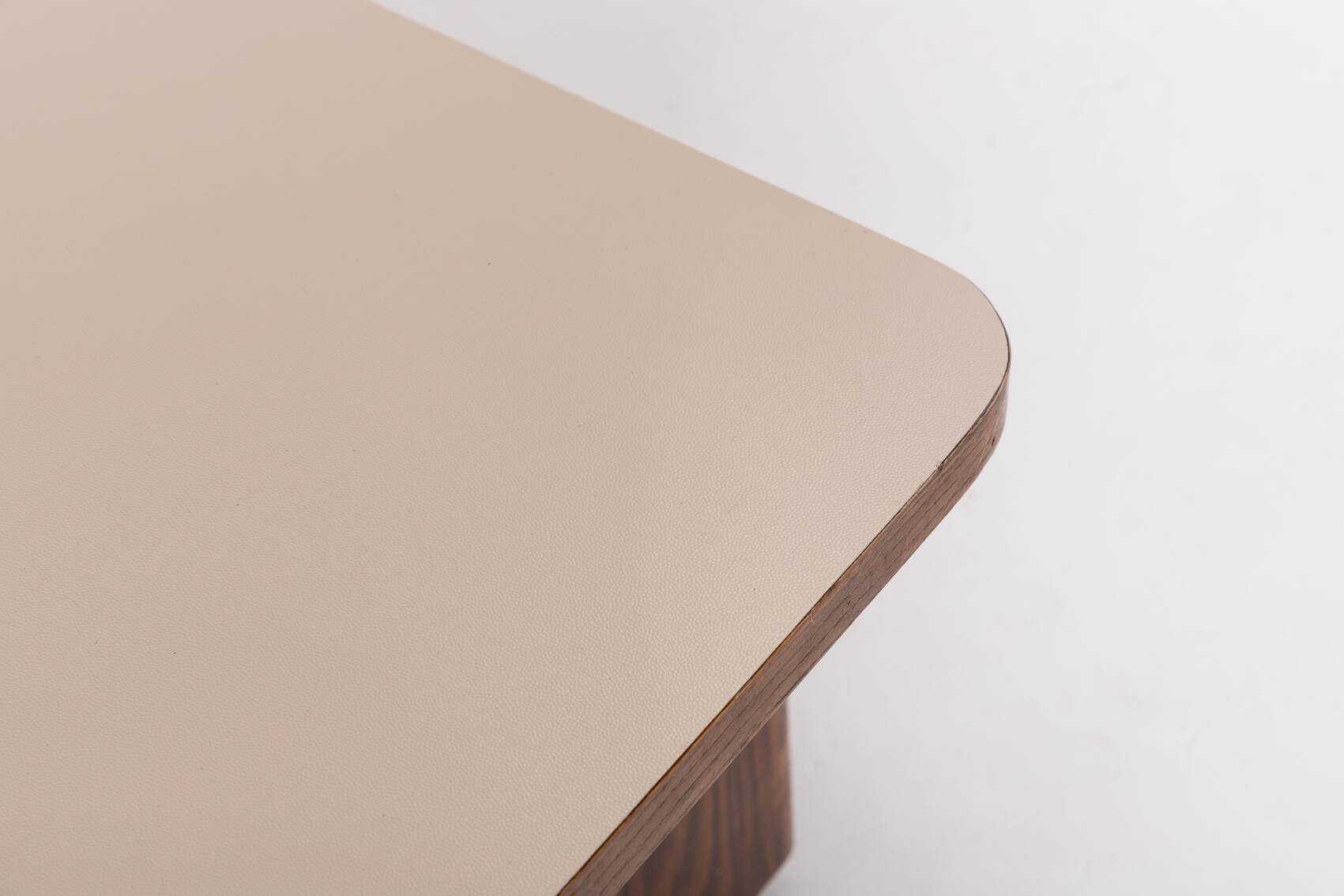 Petite table basse brutaliste des années 1970