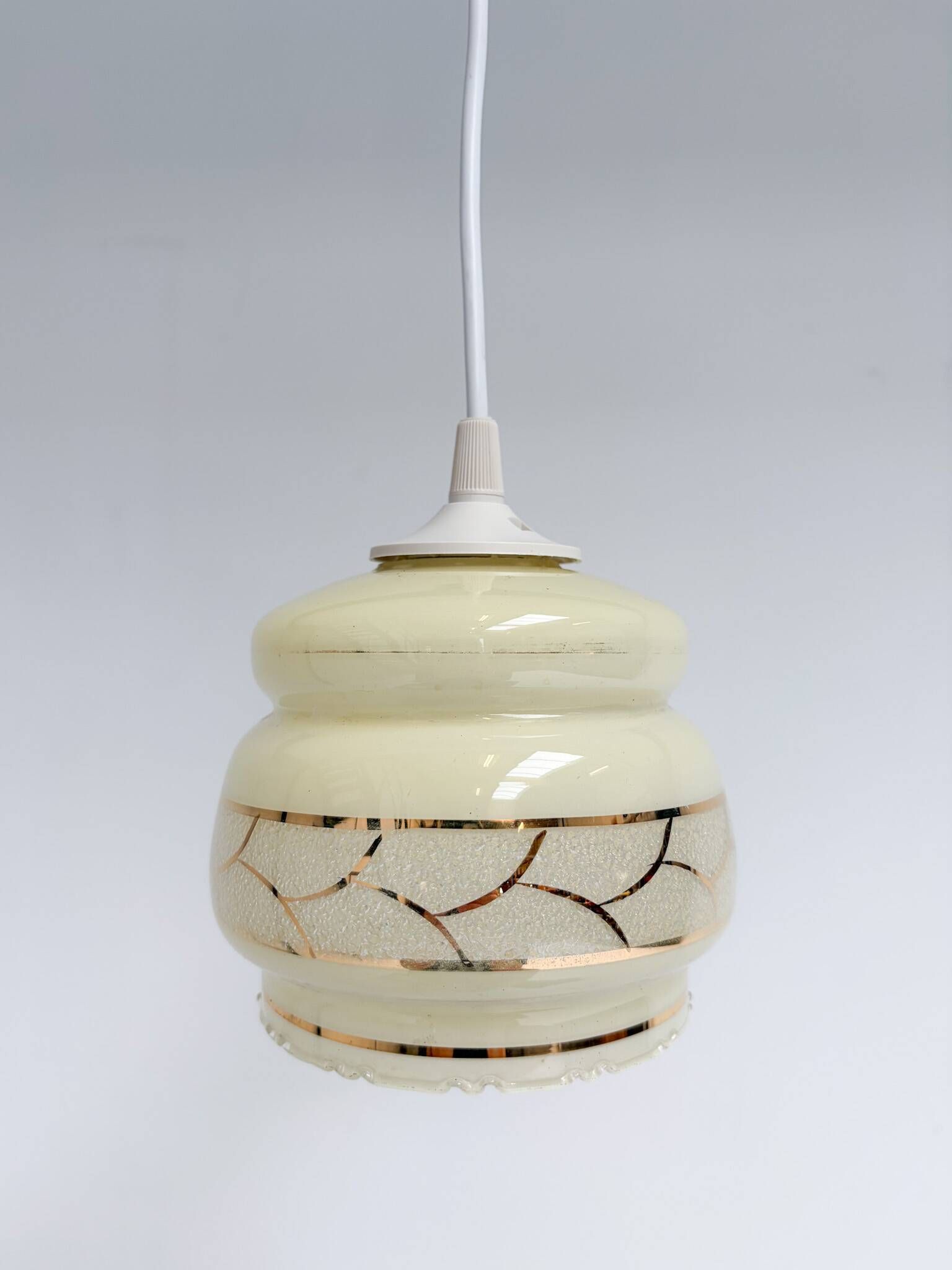 Evoking memories and enjoying a major comeback: this beige-colored glass ce
