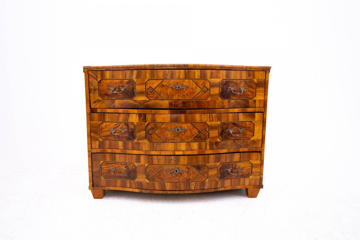 Commode baroque vers 1810.