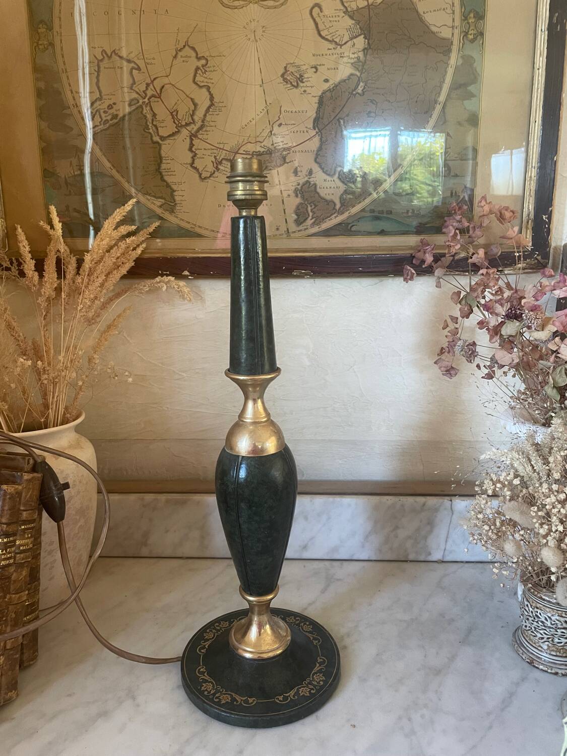 Le Tanneur leather lamp