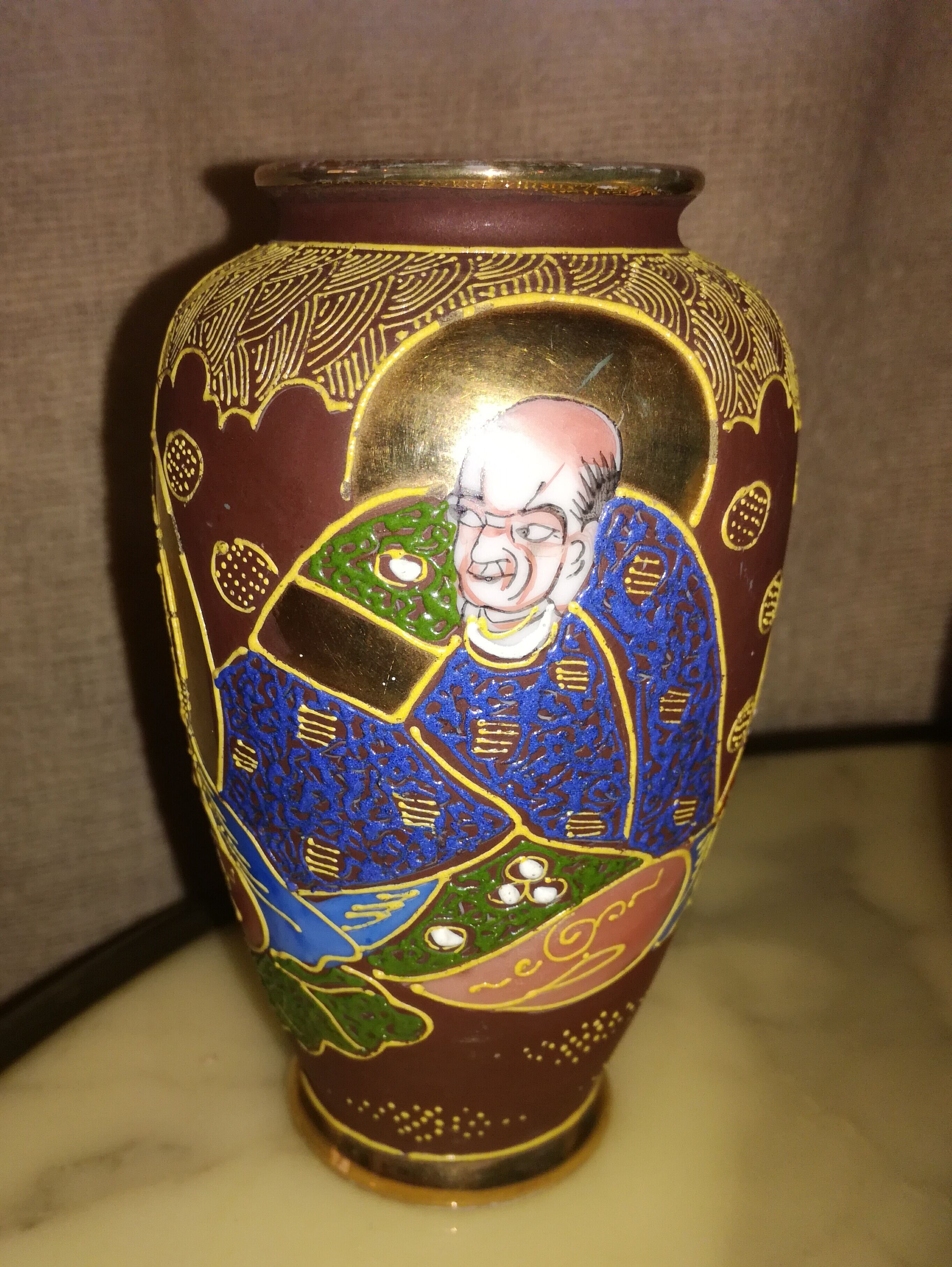 Lot de cinq miniatures en céramique japonaise