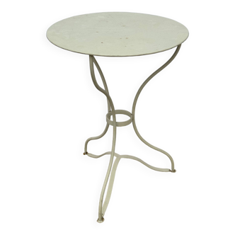 Pedestal table