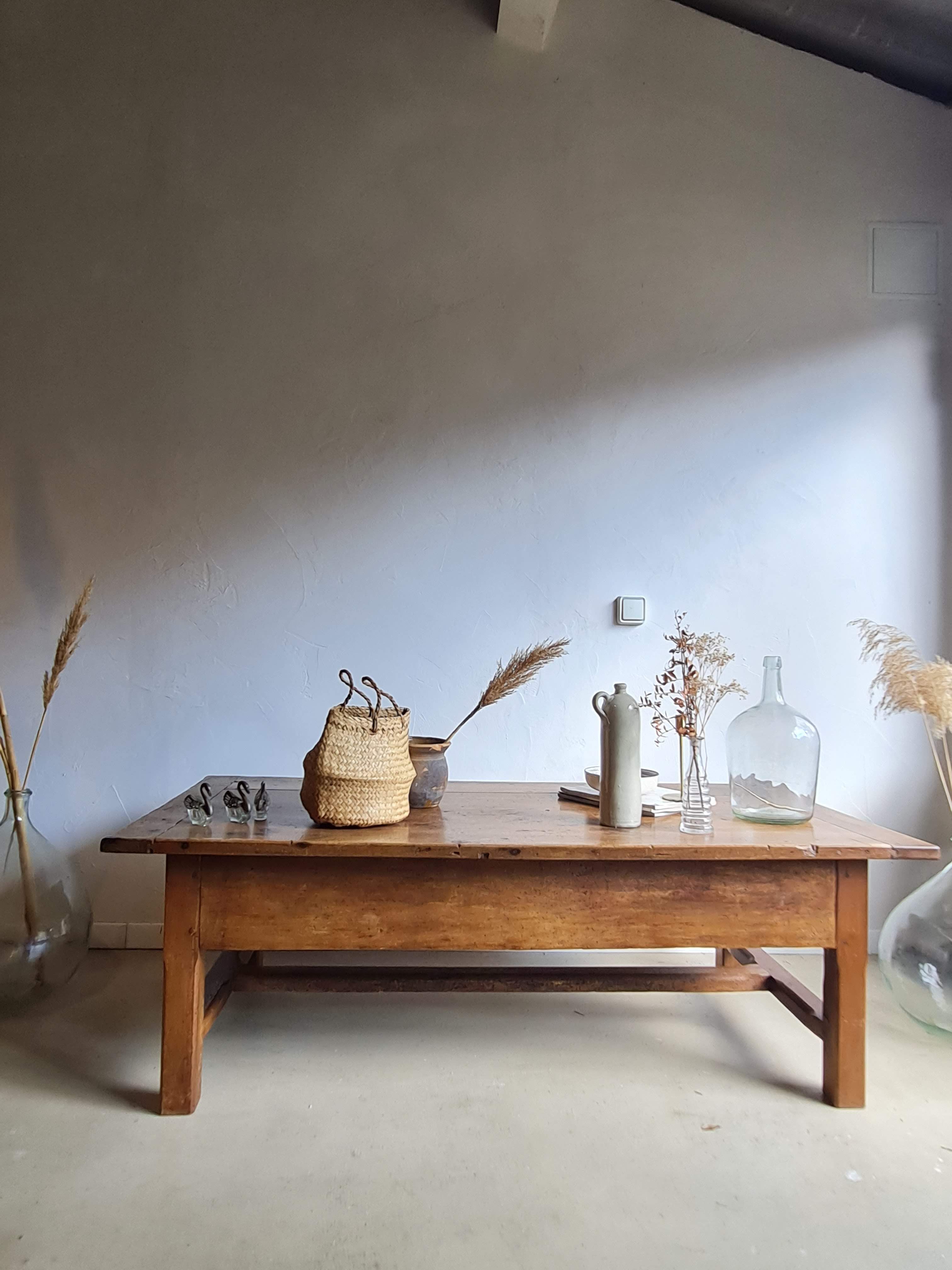 Vintage firm-minded coffee table