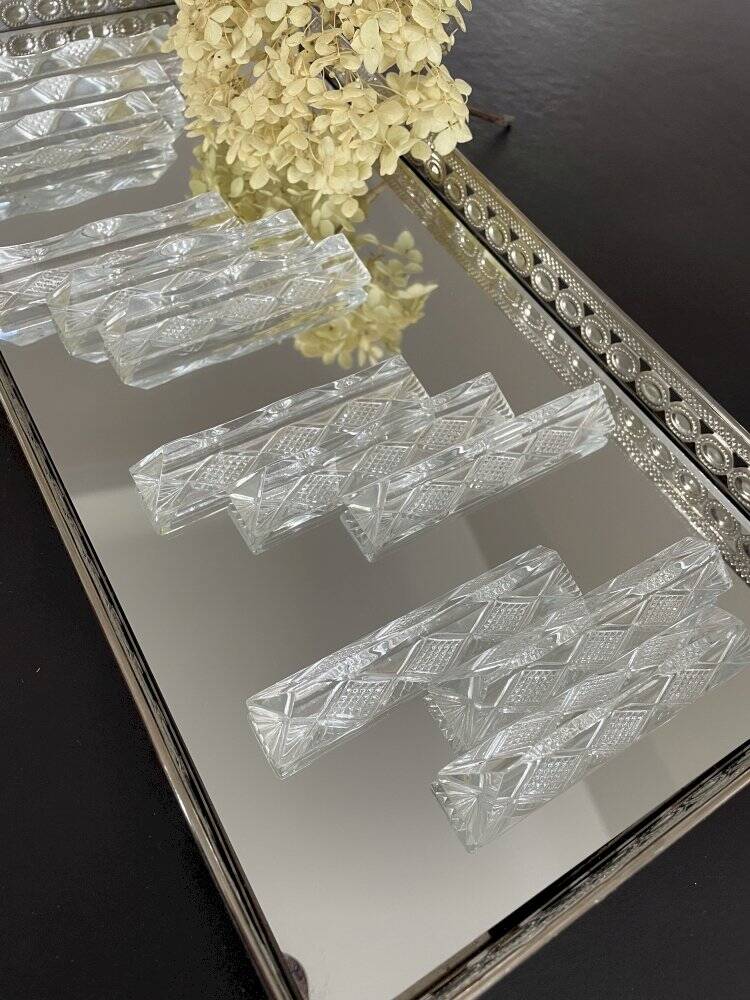 12 porte-couteaux en cristal taillé dans leur boite d'origine longueur