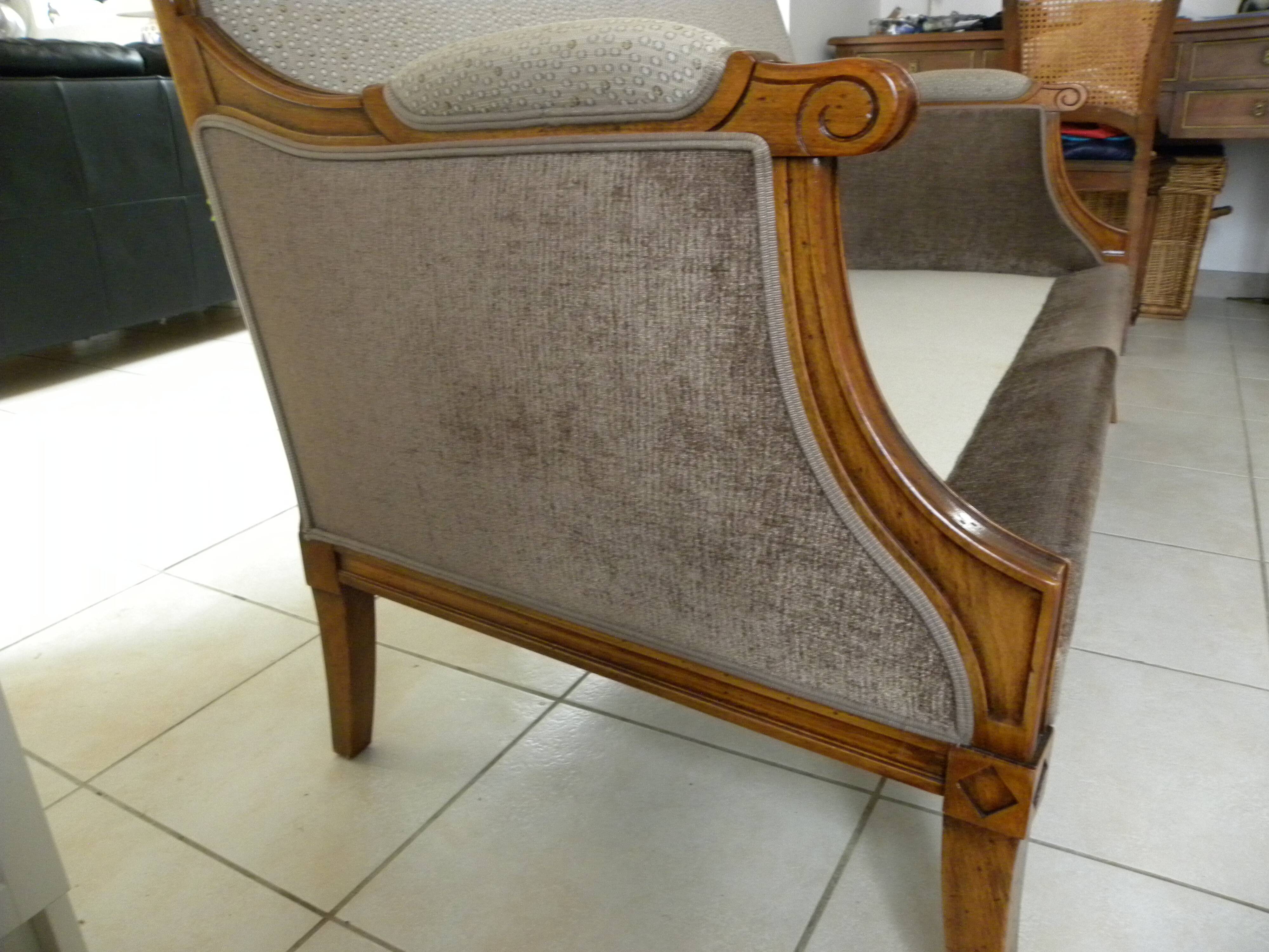 Two-seater canapé in Restoration / Louis-Philippe style – Reupholstered by an artisan.