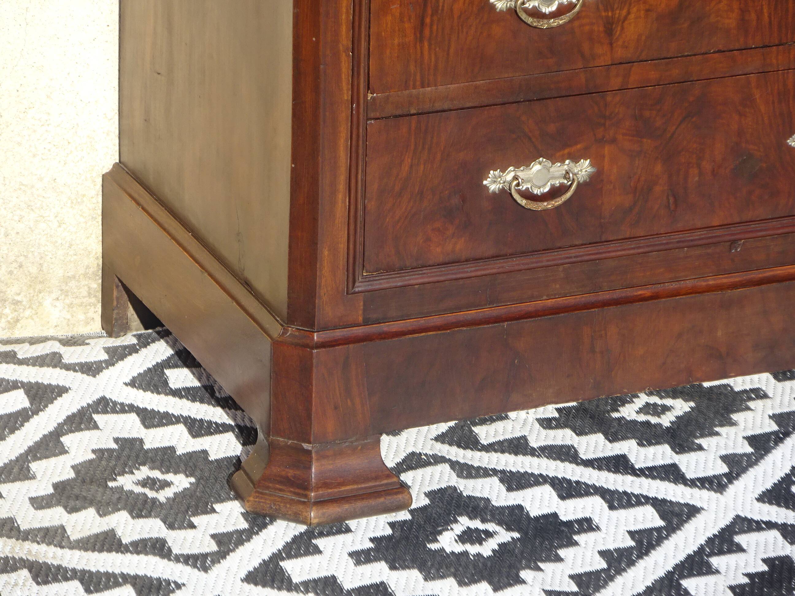 Walnut chest of drawers, black marble top