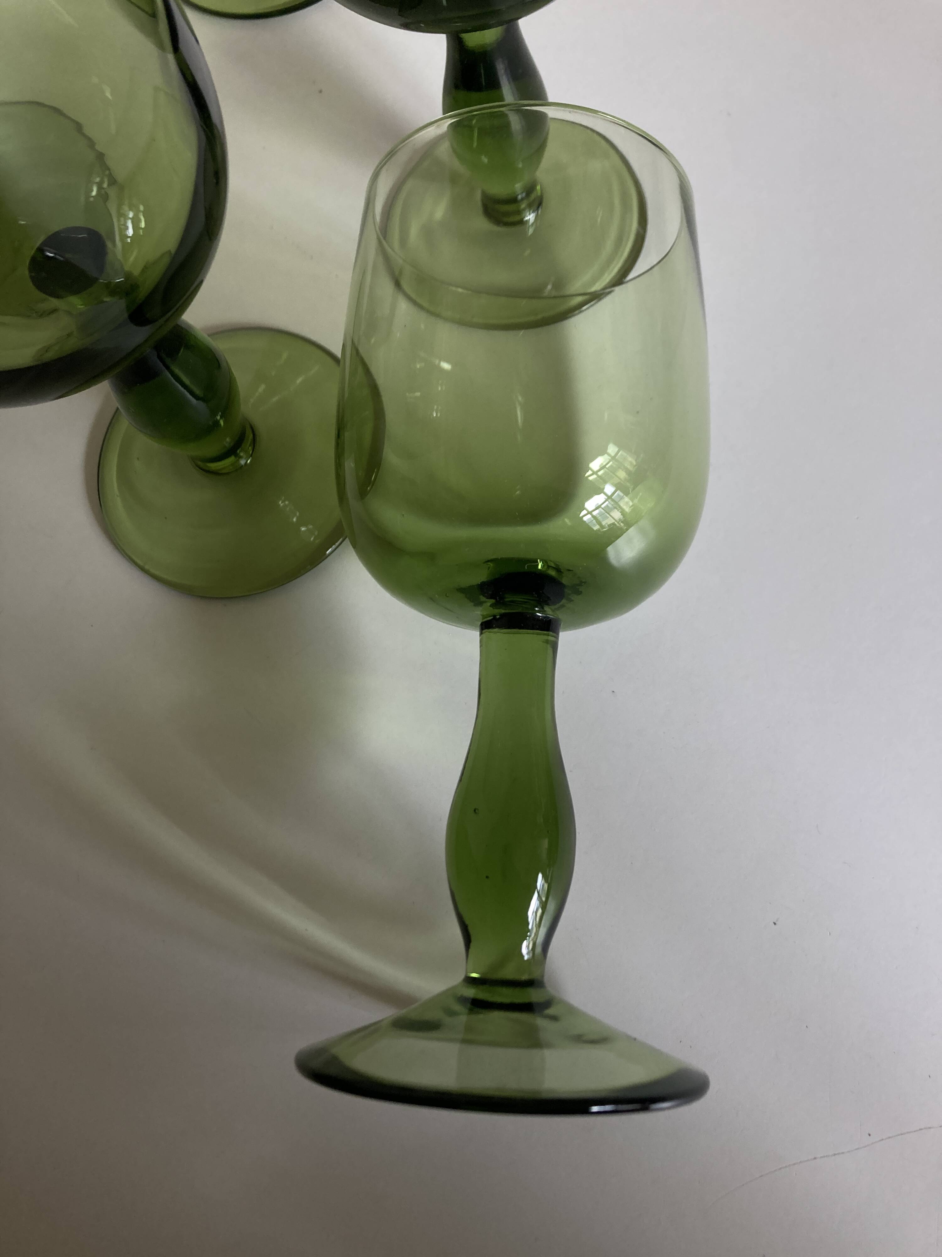 Set of 5 XL tulip-shaped blown rosemary green glasses