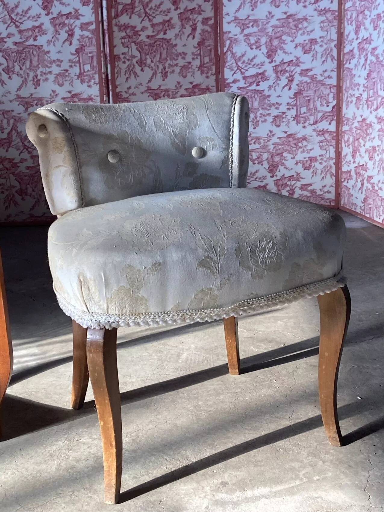 Petit siège de coiffeuse – Fauteuil vintage années 50 Chintz ivoire