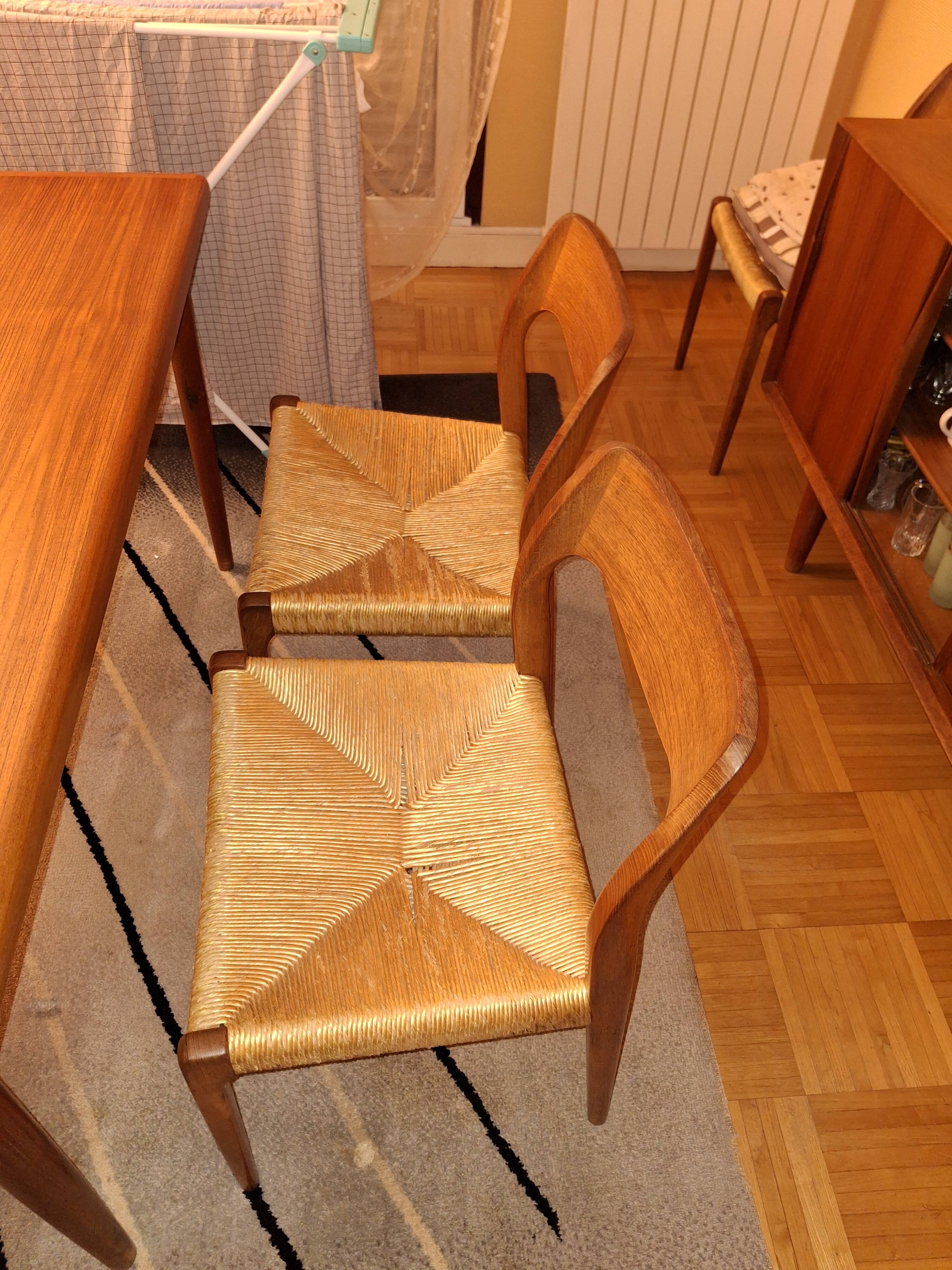 6 vintage teak chairs from the 1960s in Scandinavian style.