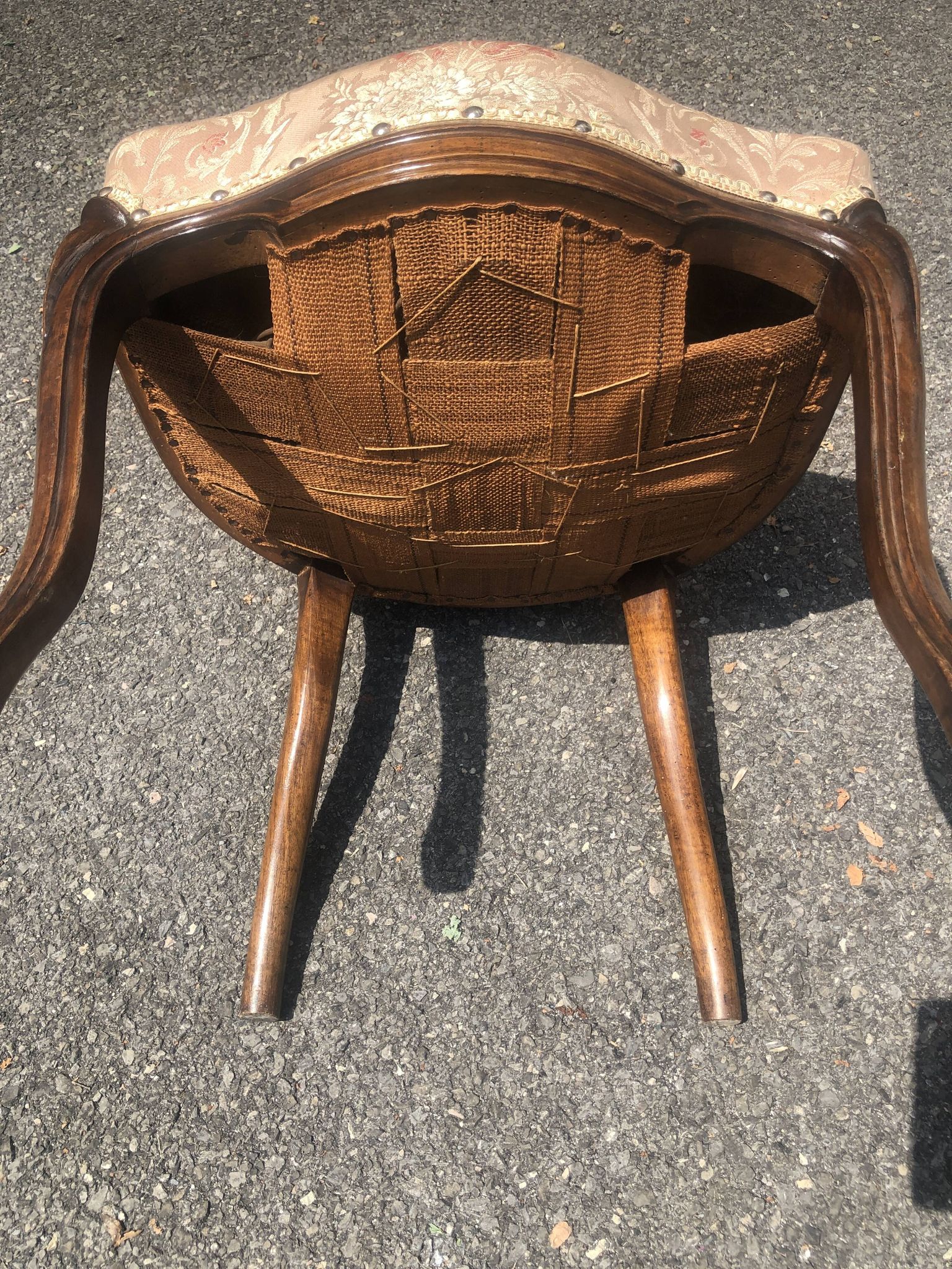Louis-Philippe medallion chair from the 19th century in solid walnut.