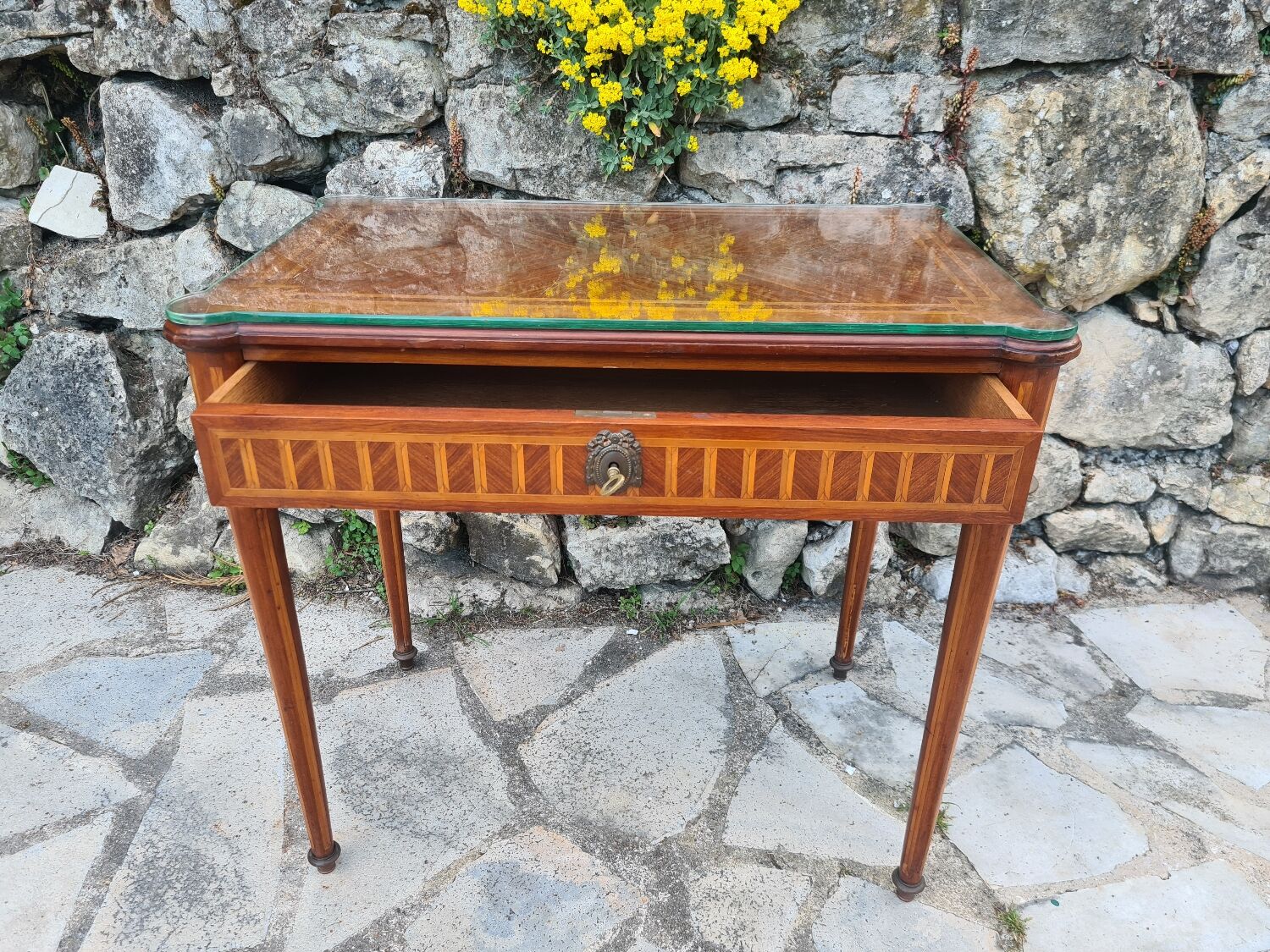 Small desk table in marquetry