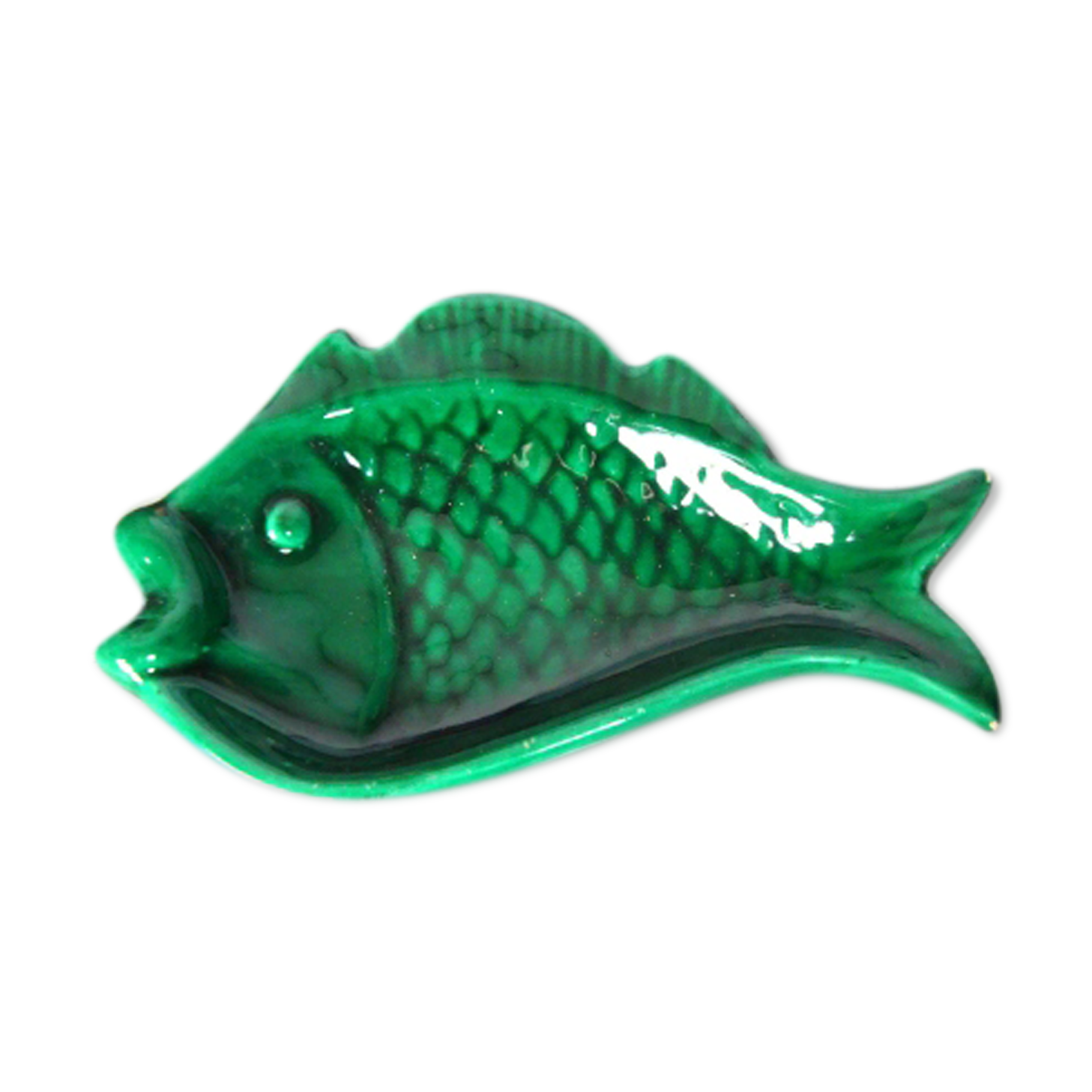 Majolica plate in vintage fish, slurry plate.