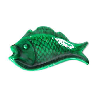 Majolica plate in vintage fish, slurry plate.